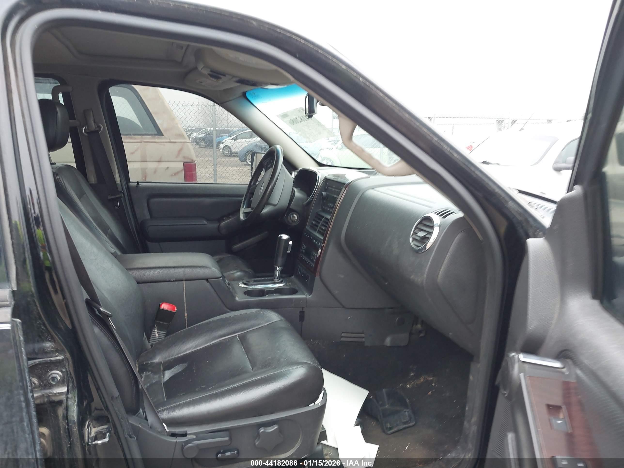 FORD EXPLORER image 5