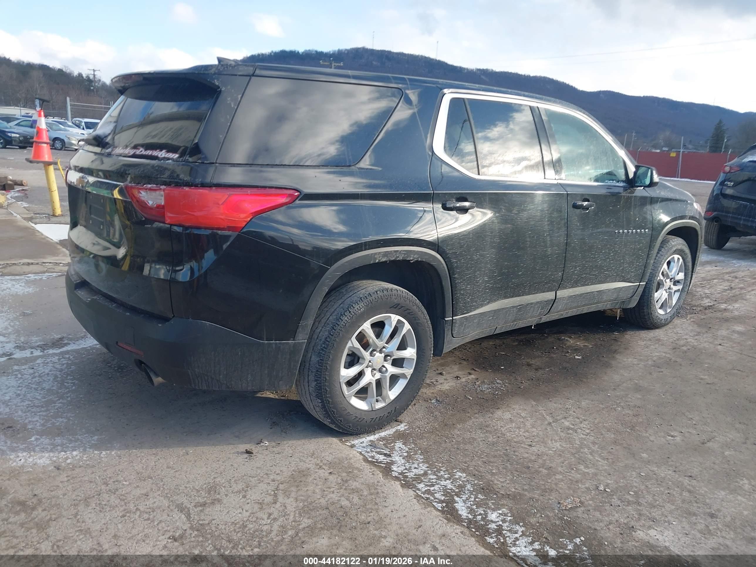 CHEVROLET TRAVERSE image 4