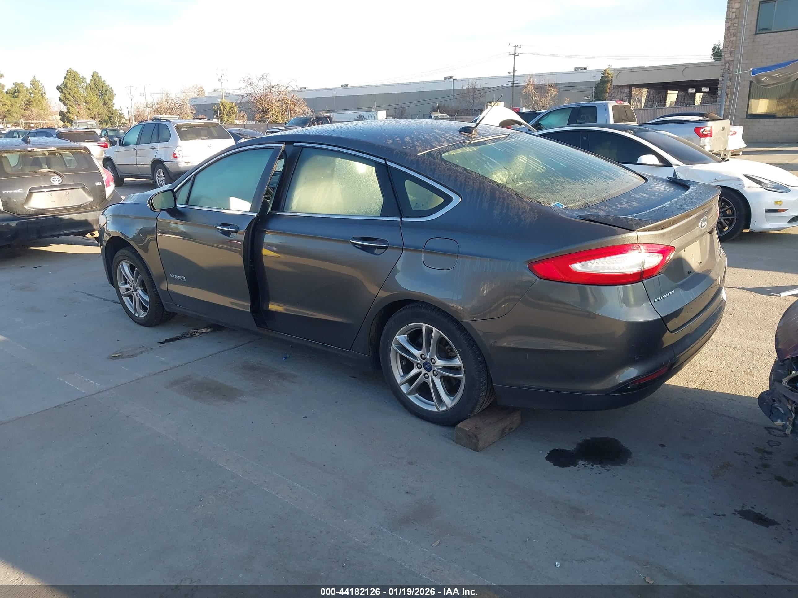 FORD FUSION image 3