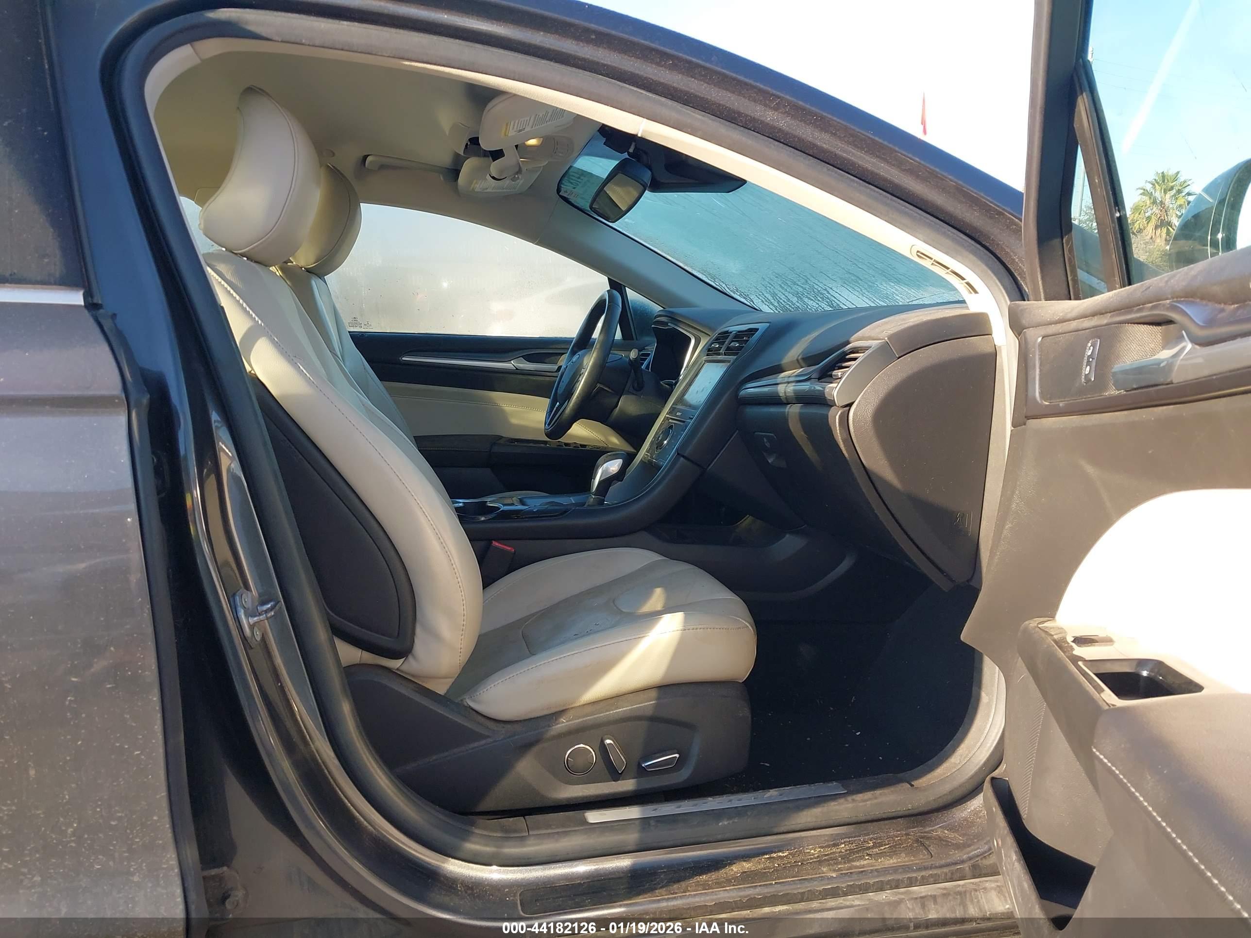 FORD FUSION image 5