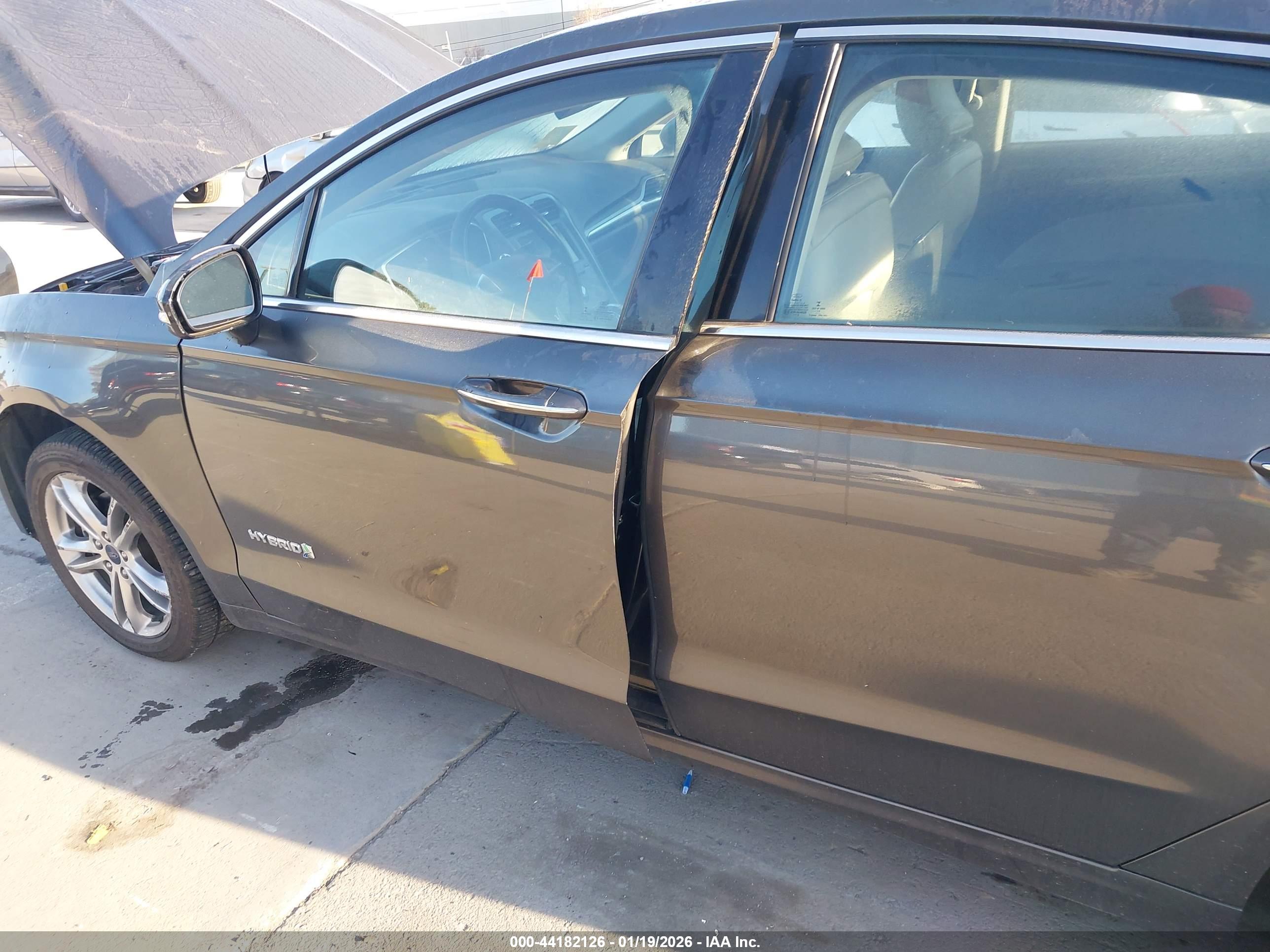 FORD FUSION image 6