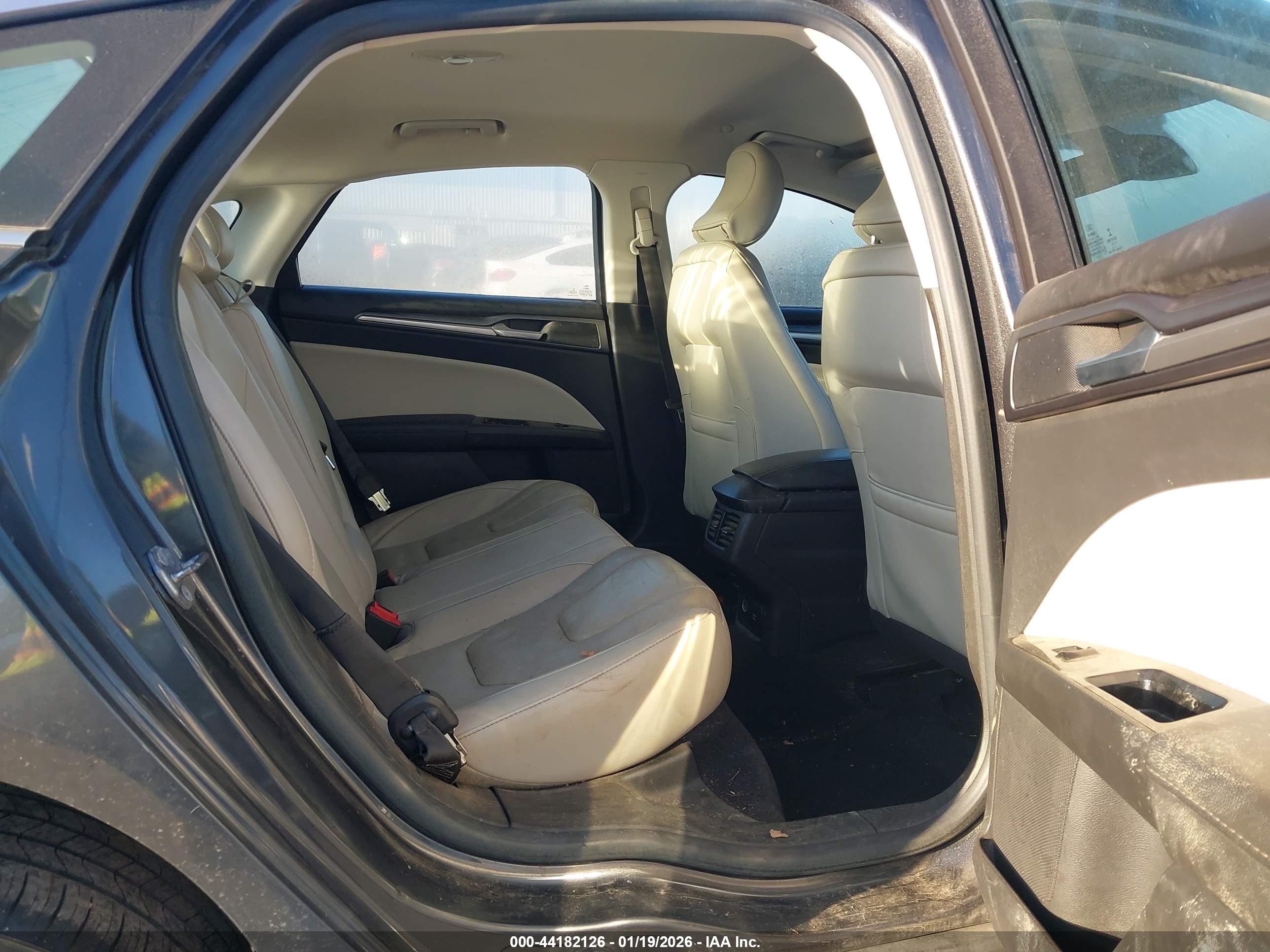 FORD FUSION image 8