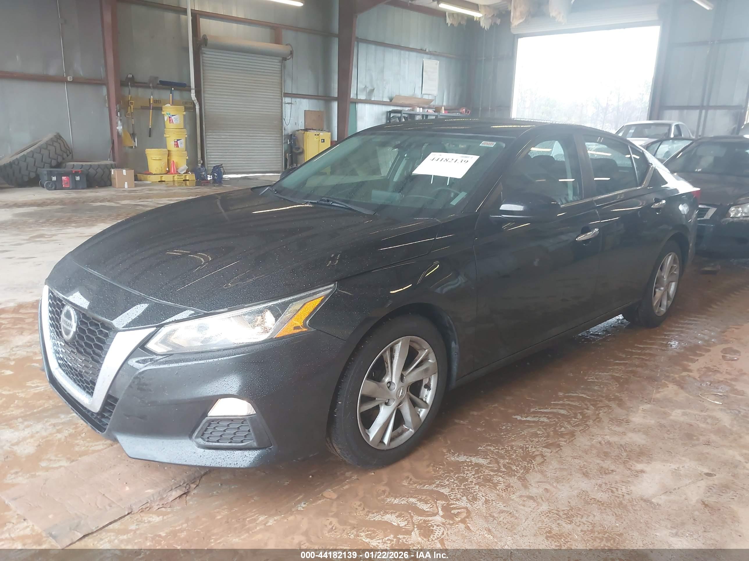 NISSAN ALTIMA image 2