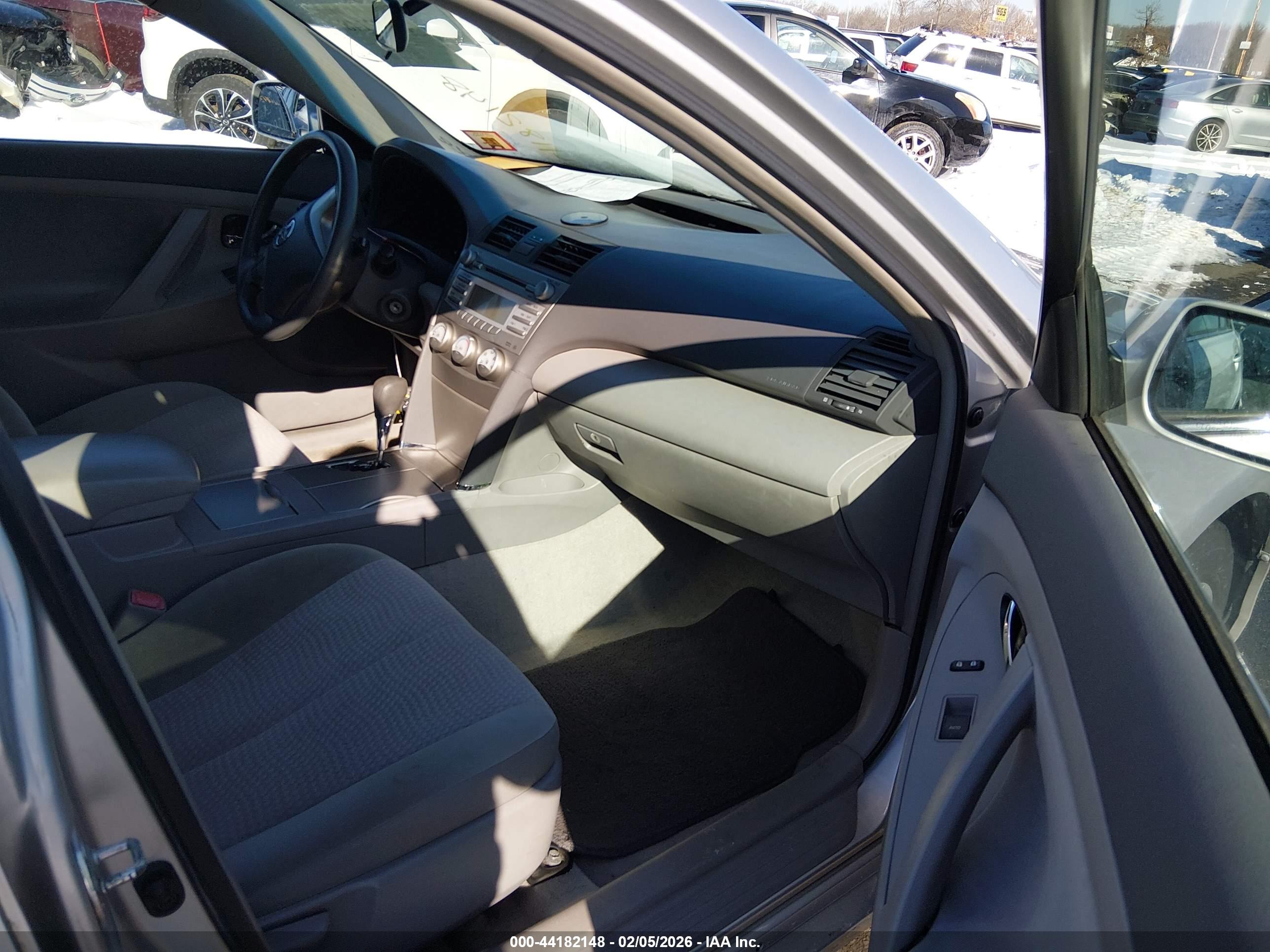TOYOTA CAMRY image 5