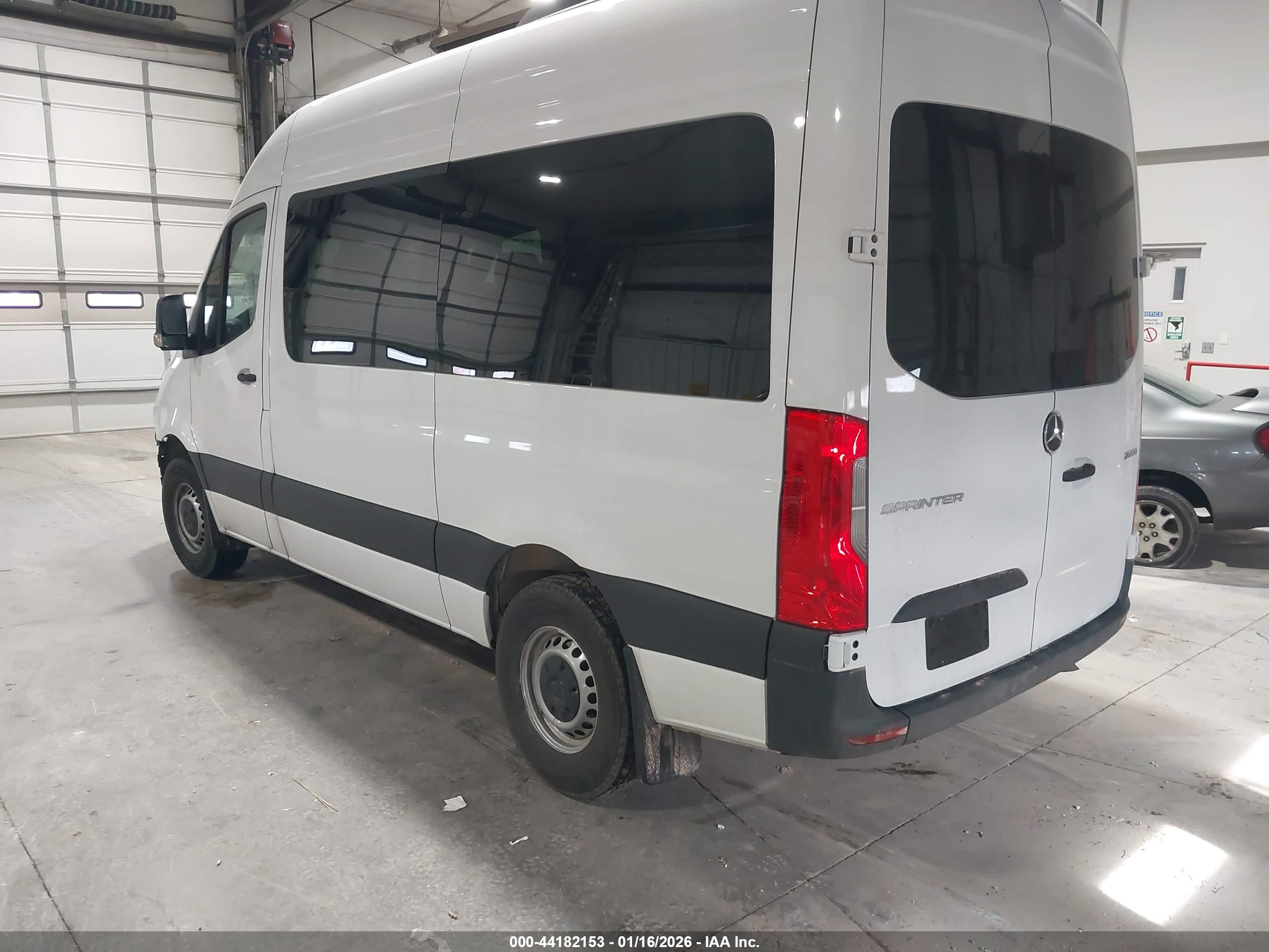 MERCEDES-BENZ SPRINTER image 3