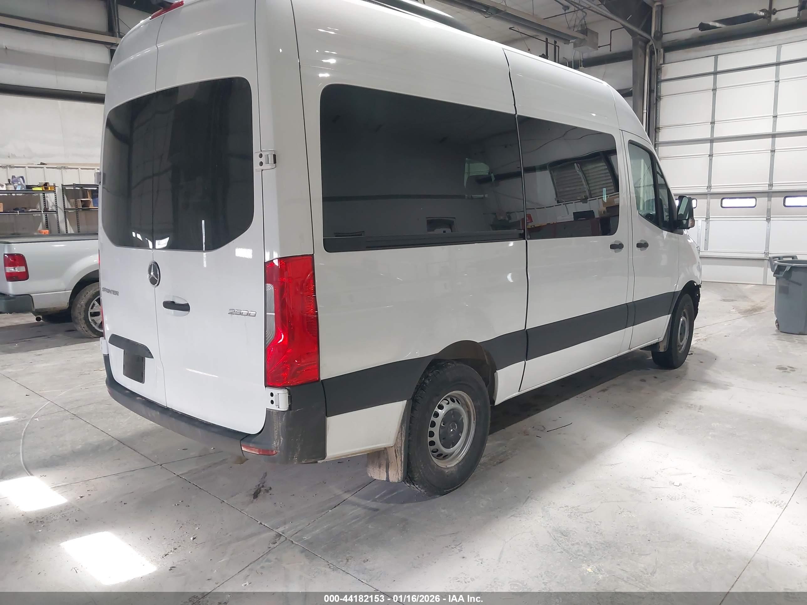 MERCEDES-BENZ SPRINTER image 4