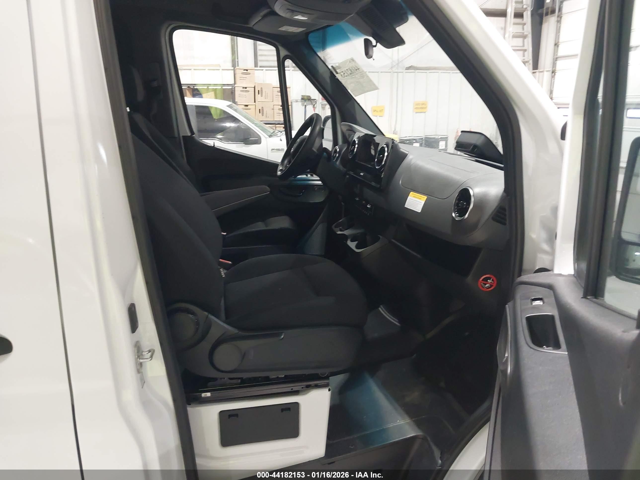 MERCEDES-BENZ SPRINTER image 5