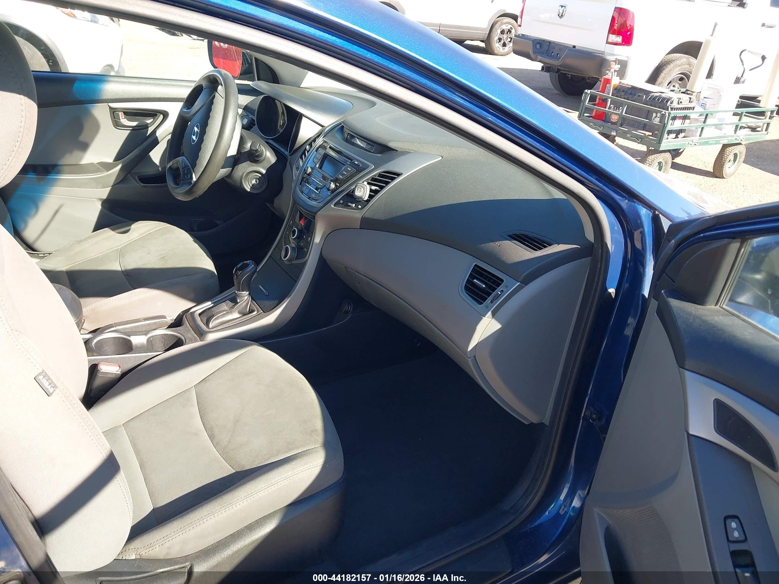 HYUNDAI ELANTRA image 5