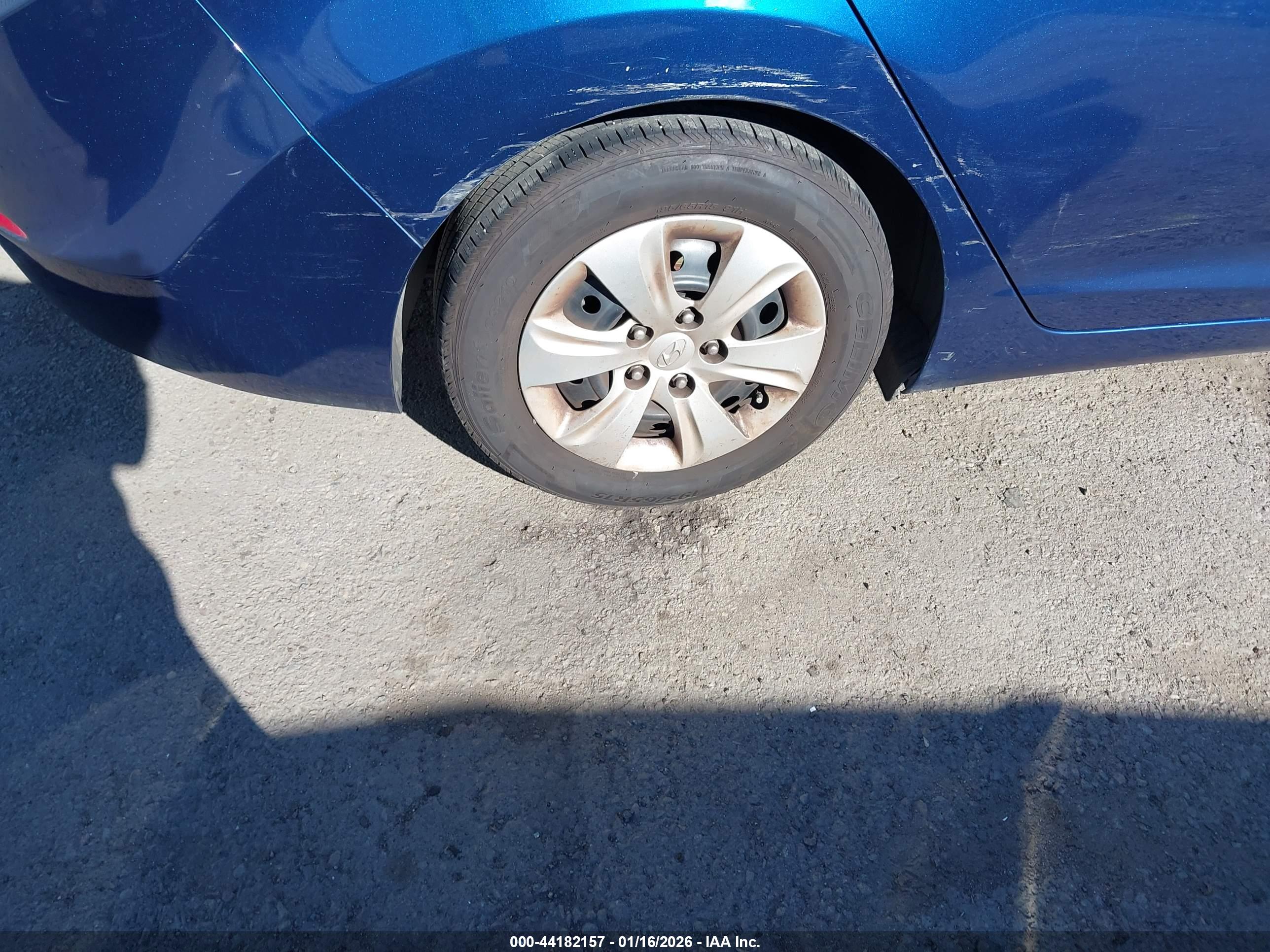 HYUNDAI ELANTRA image 6