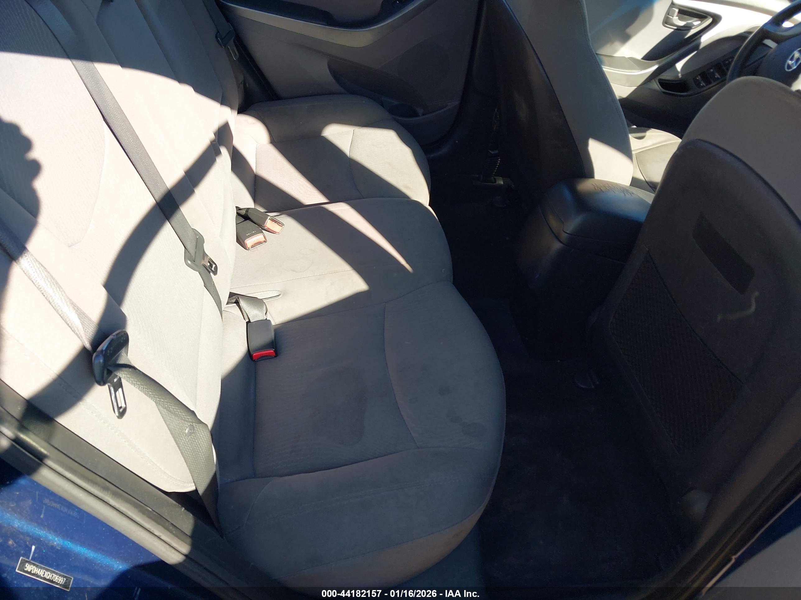 HYUNDAI ELANTRA image 8