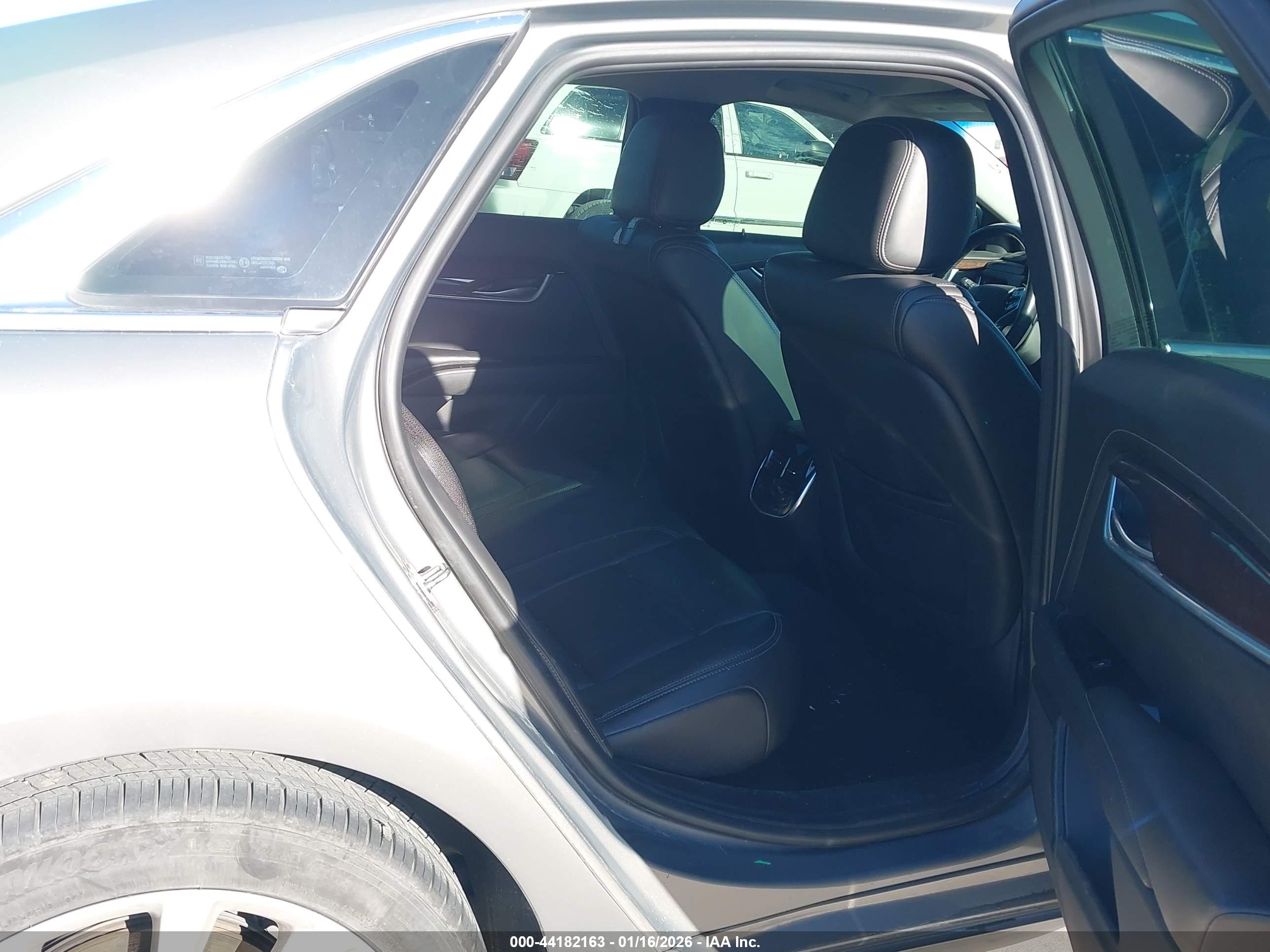 CADILLAC XTS image 8