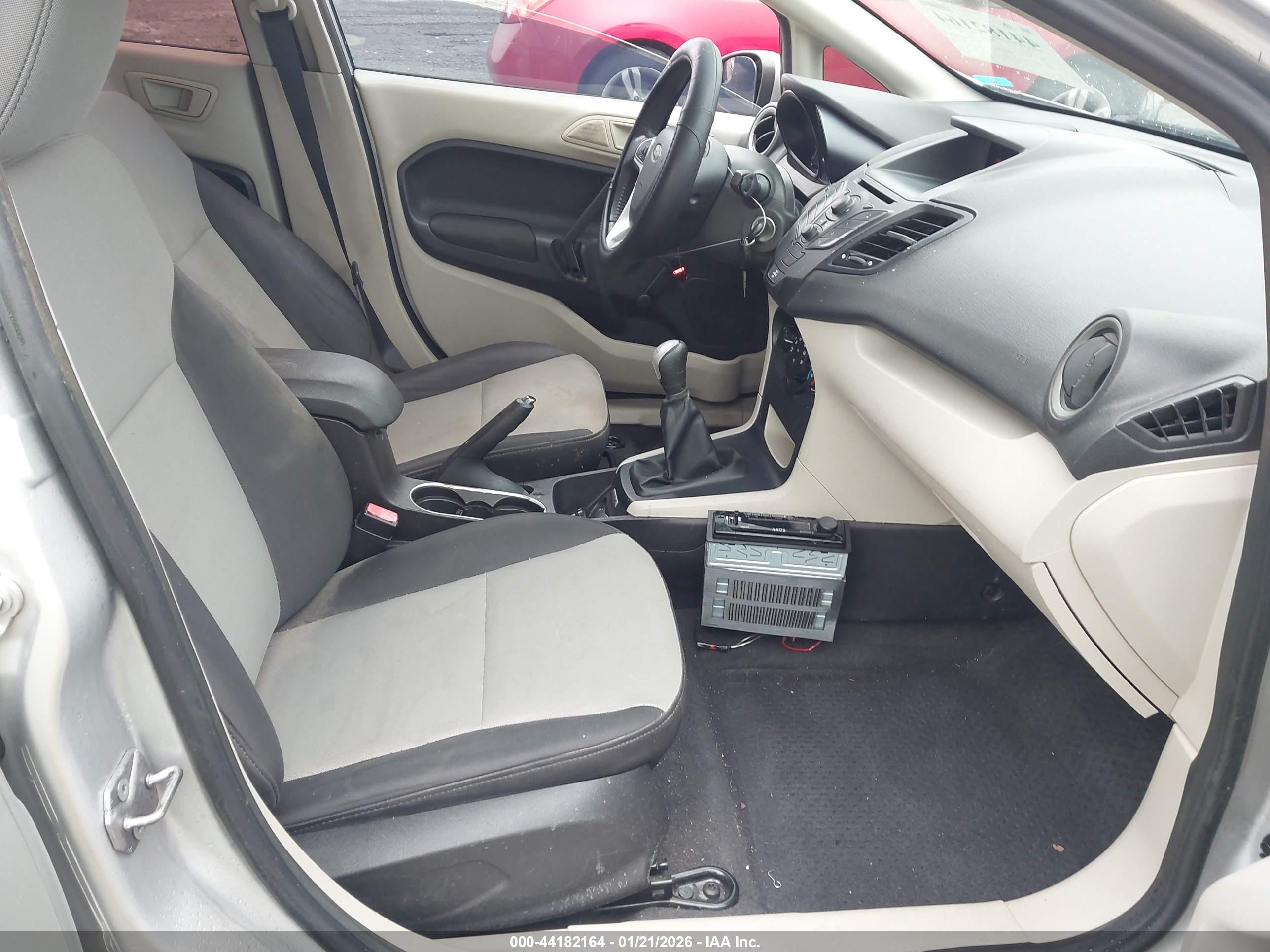 FORD FIESTA image 5