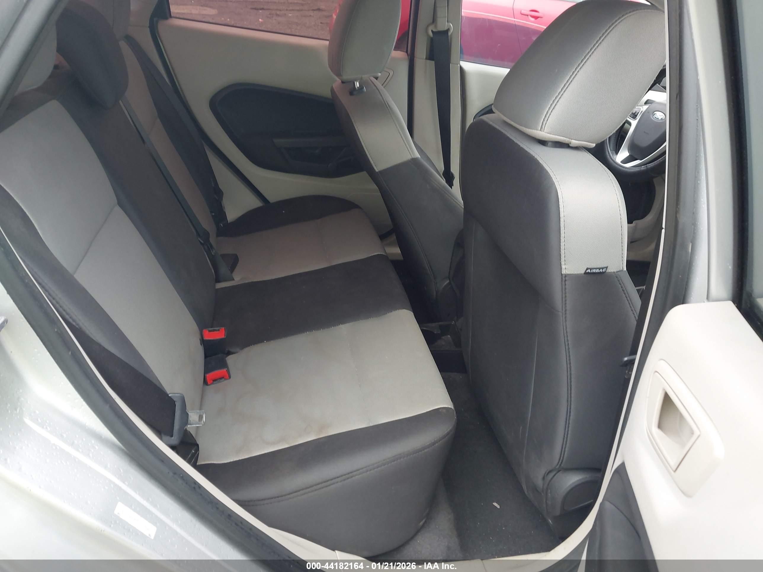 FORD FIESTA image 8