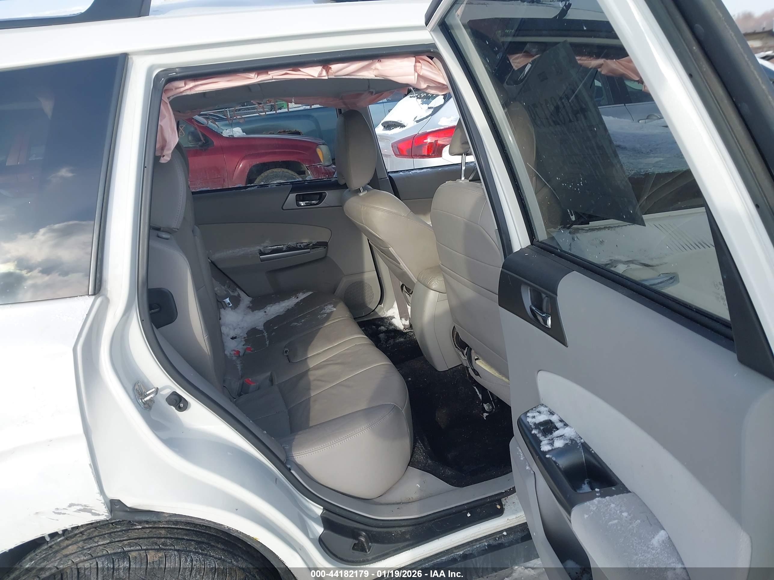 SUBARU FORESTER image 8