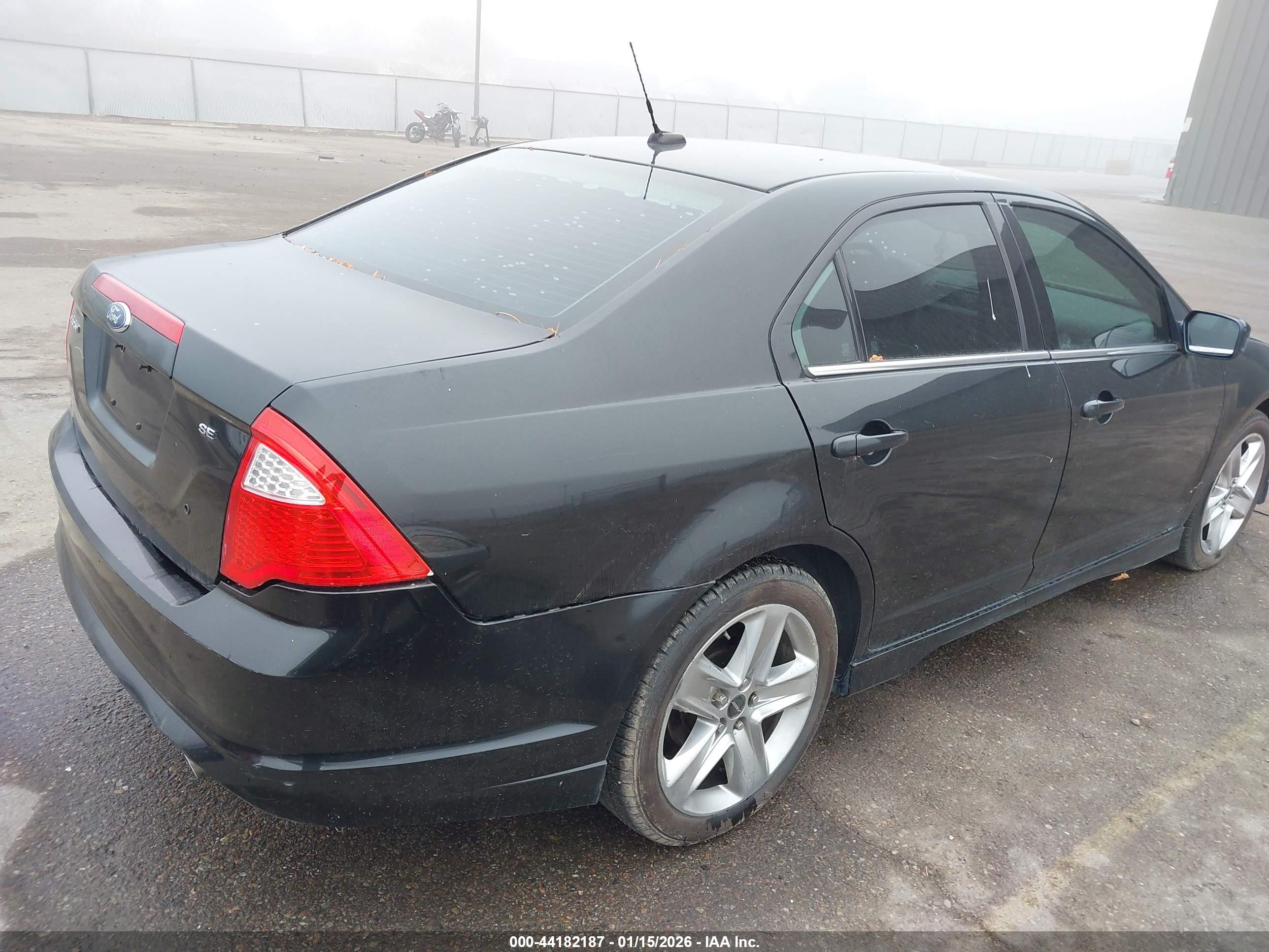 FORD FUSION image 4