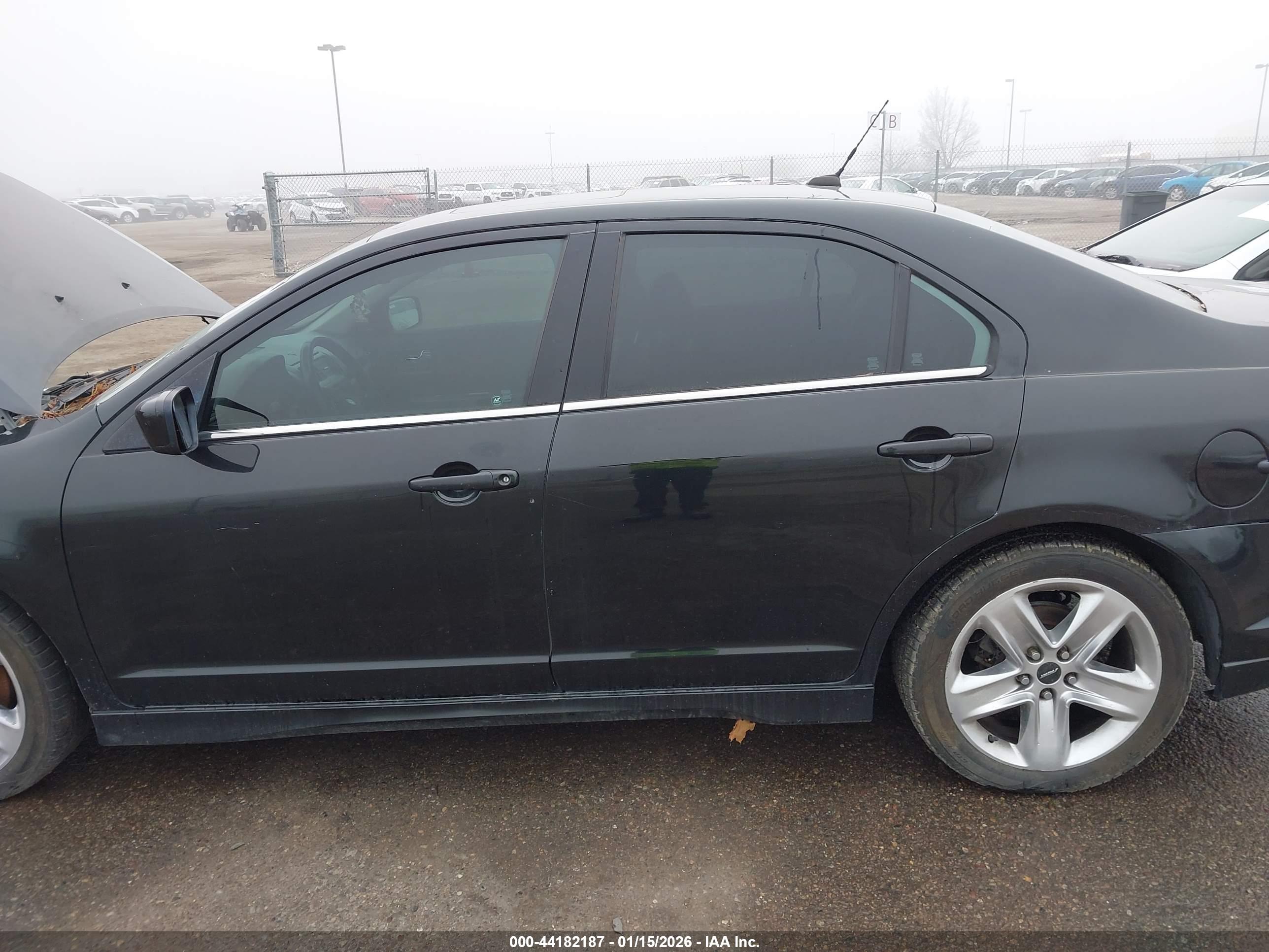 FORD FUSION image 6