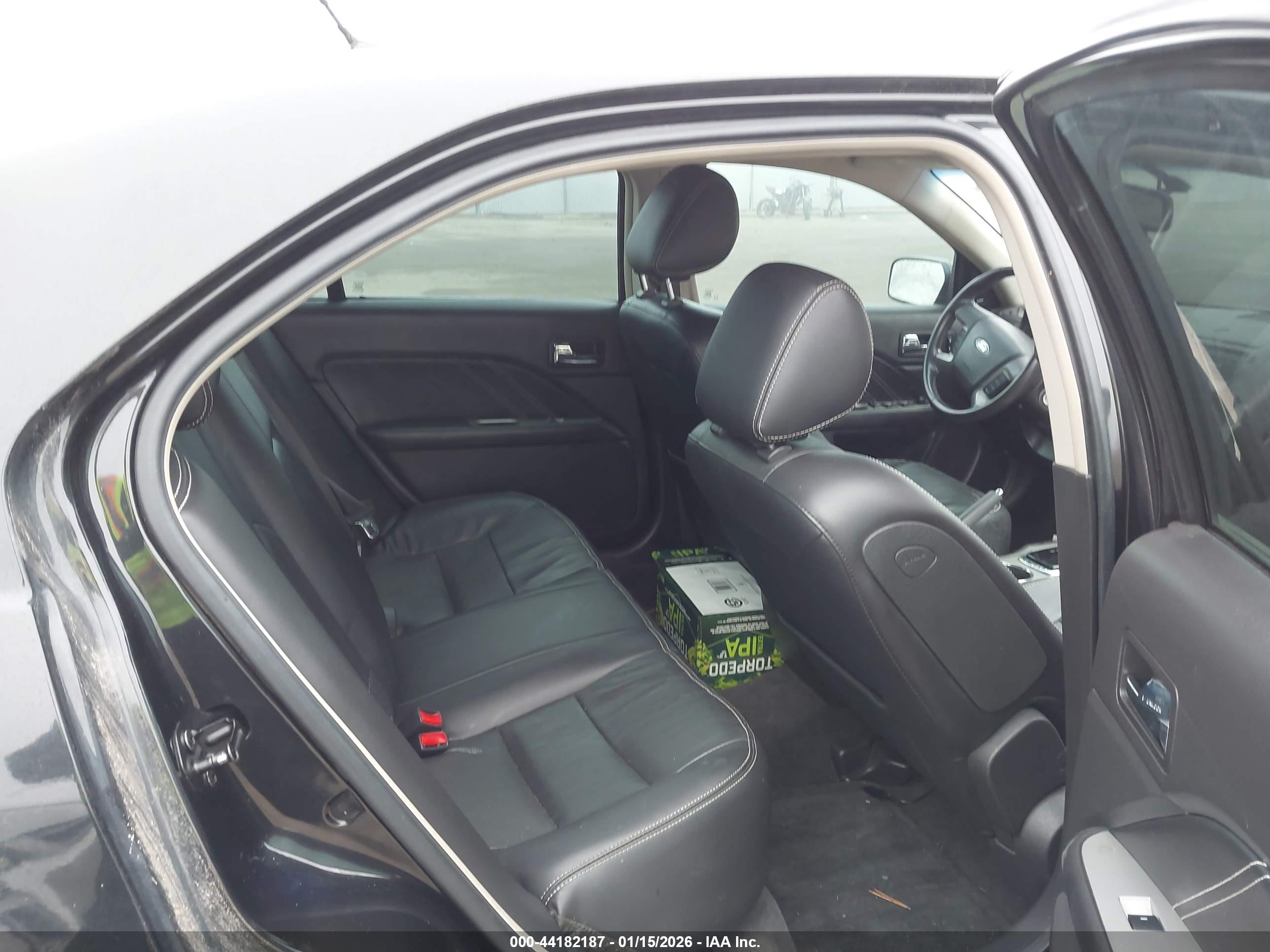 FORD FUSION image 8