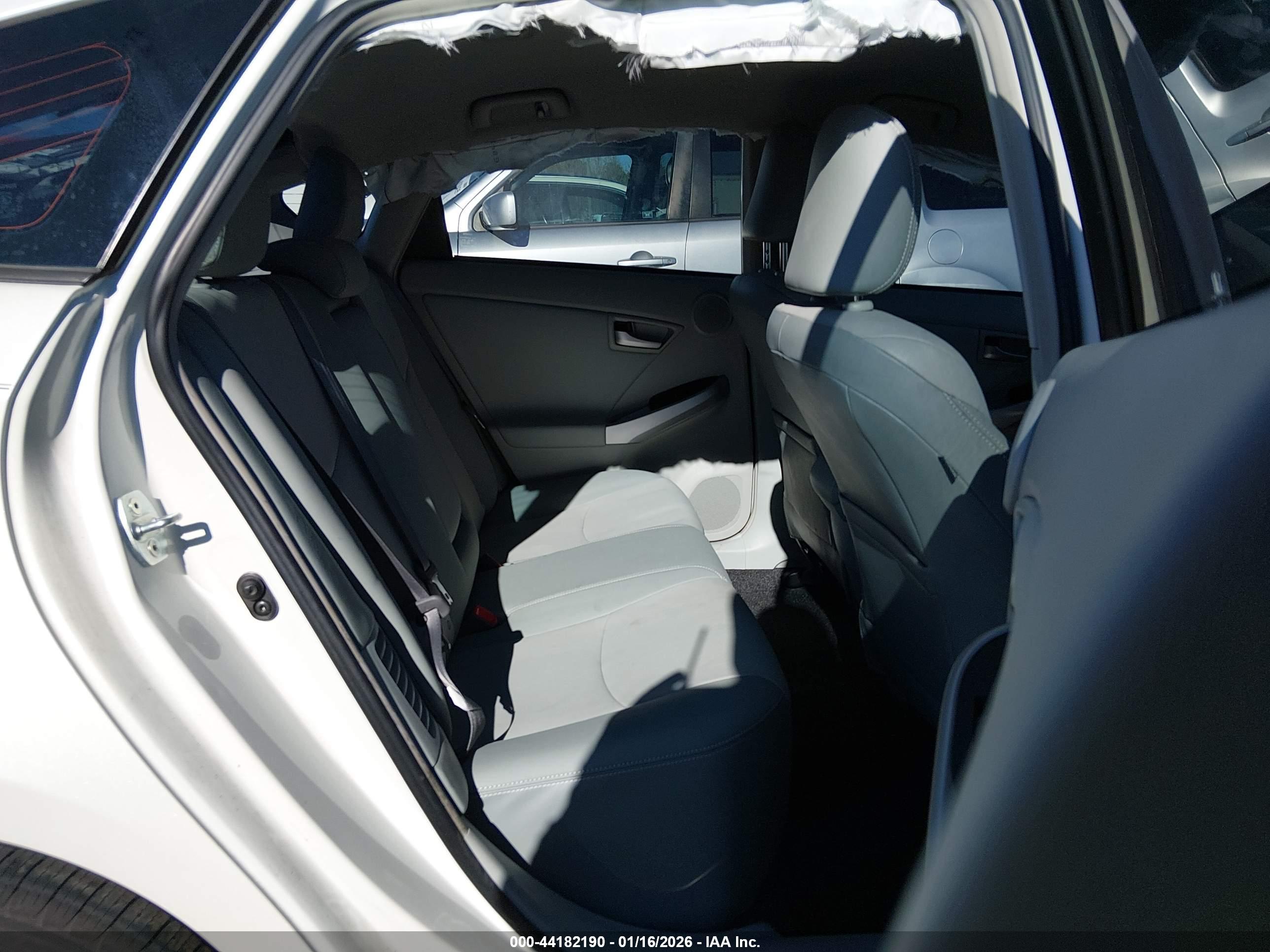 TOYOTA PRIUS image 8