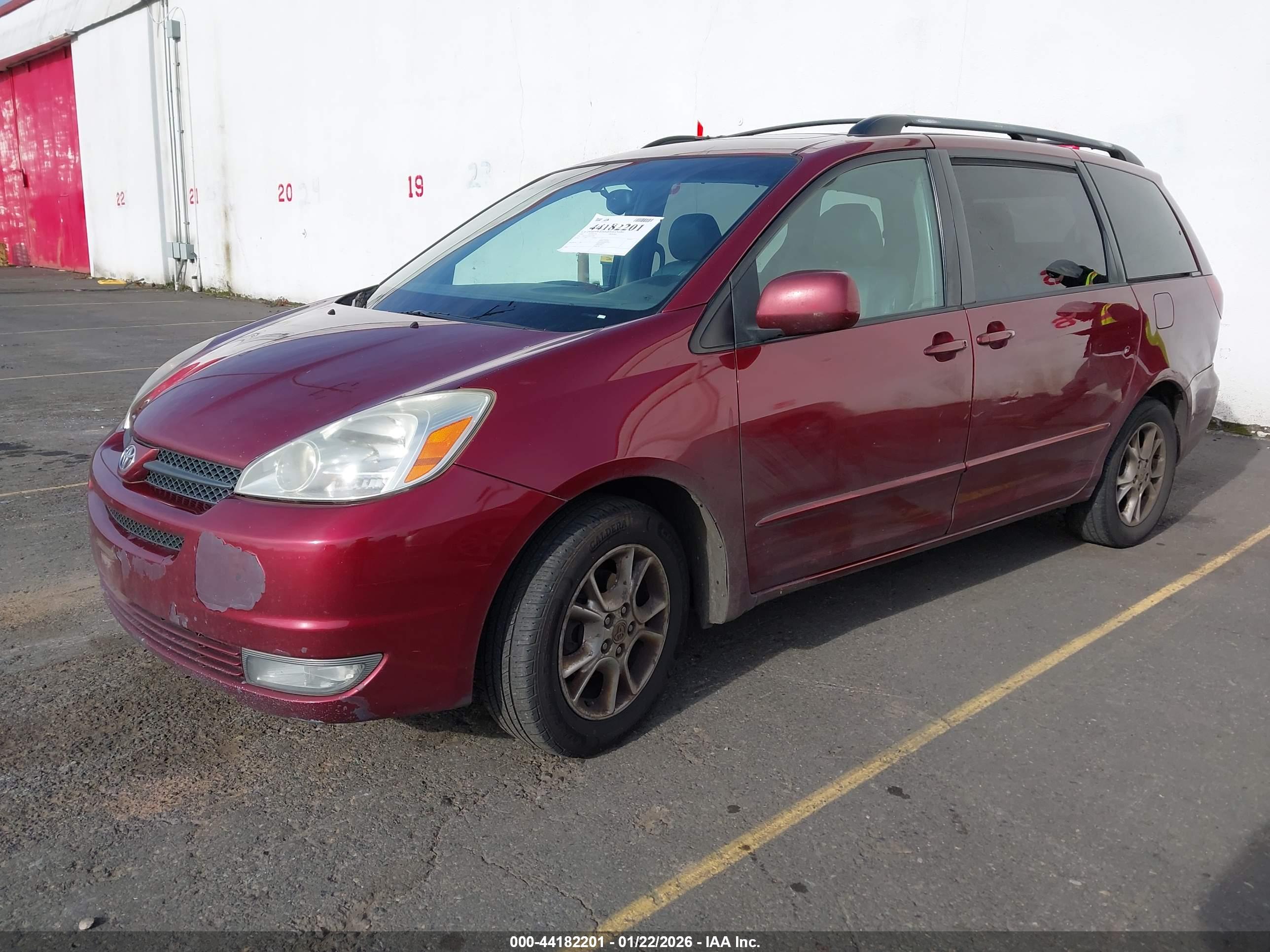 TOYOTA SIENNA image 2