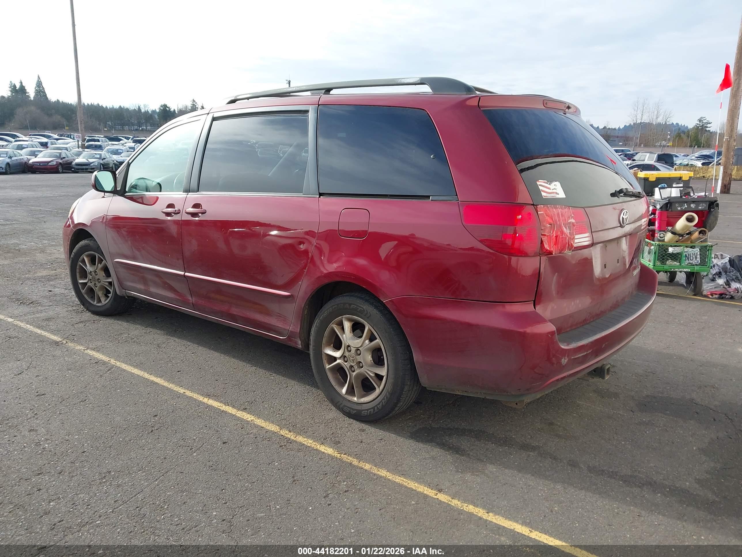 TOYOTA SIENNA image 3