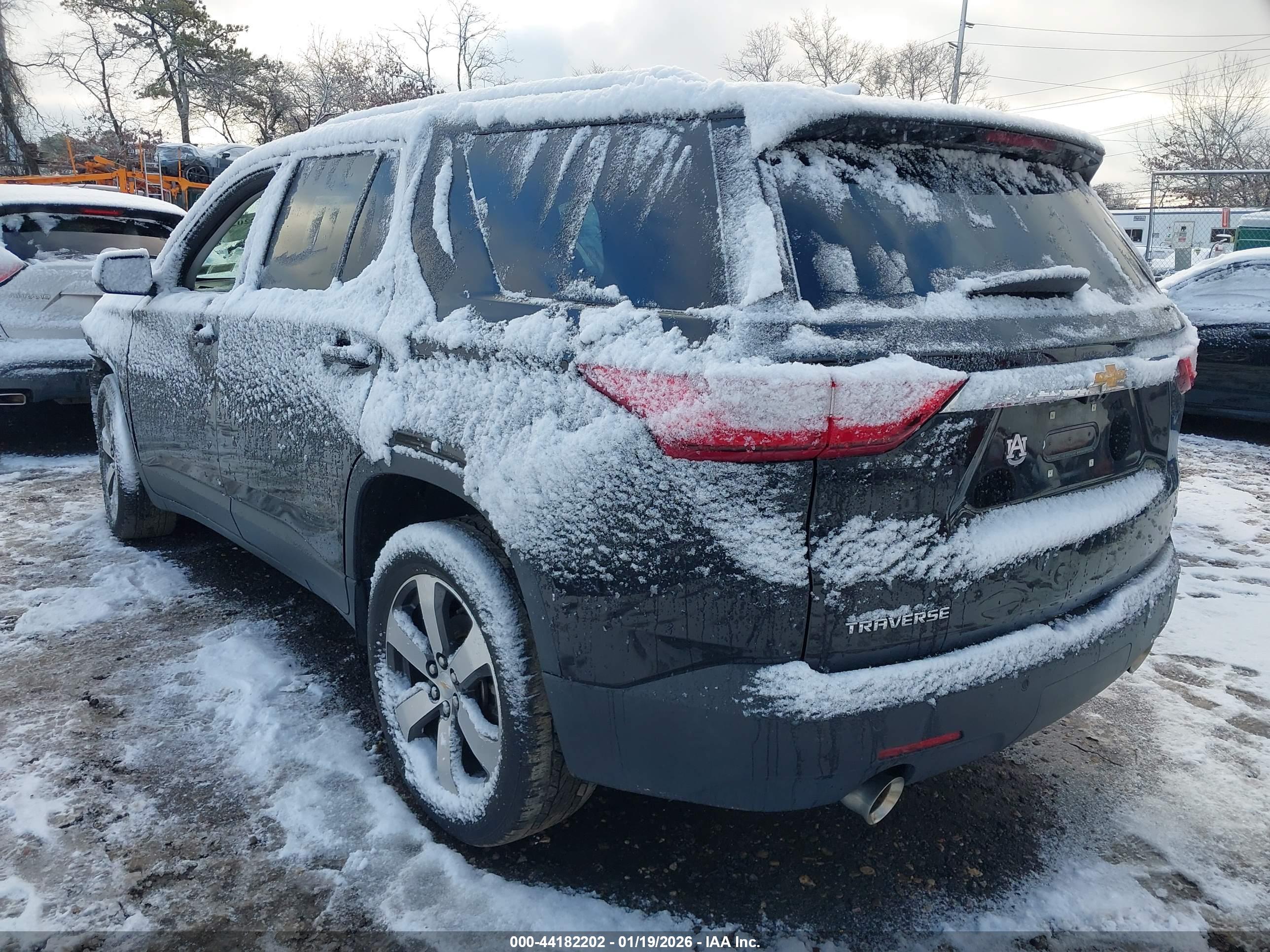CHEVROLET TRAVERSE image 3