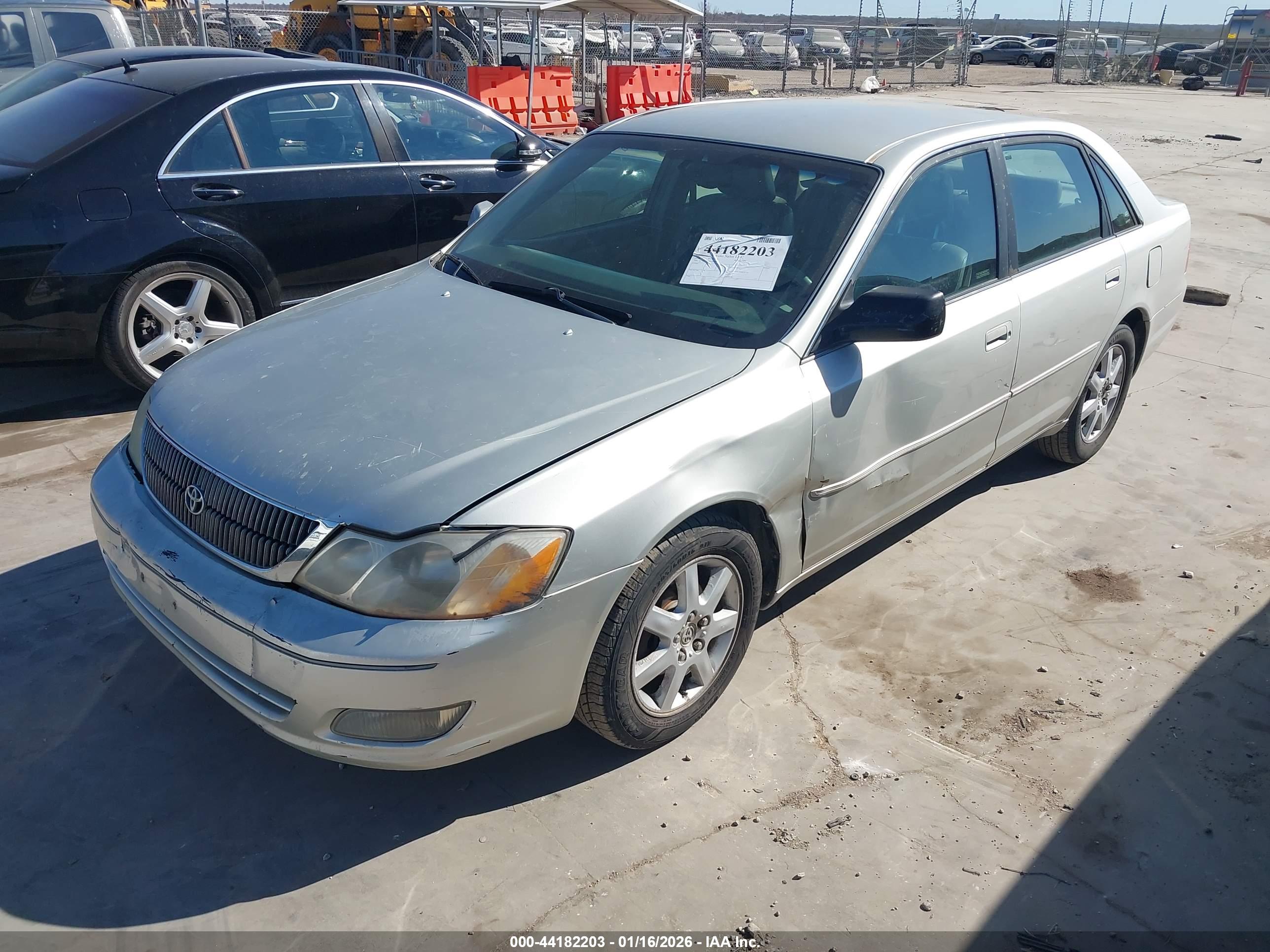 TOYOTA AVALON image 2