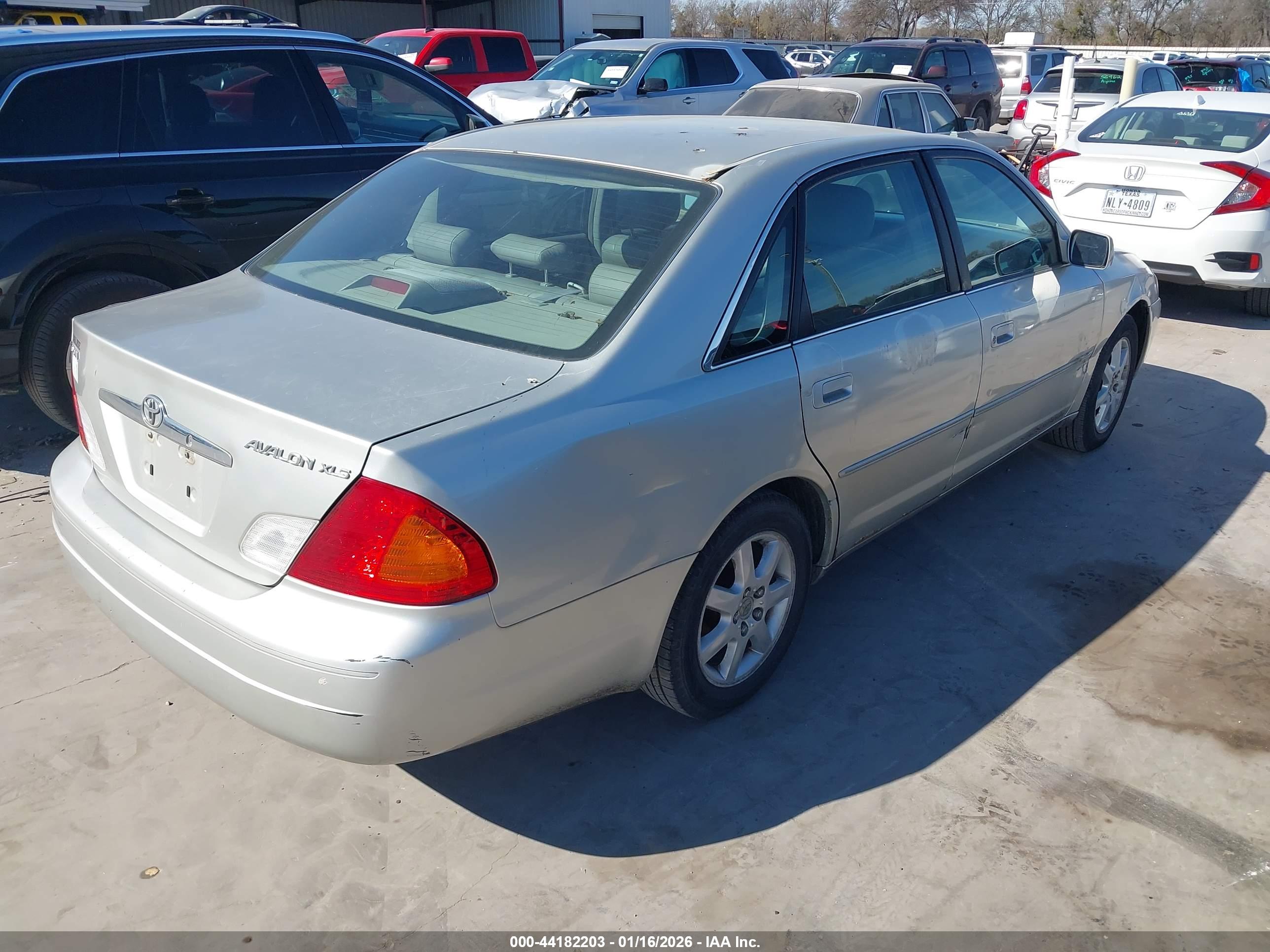 TOYOTA AVALON image 4