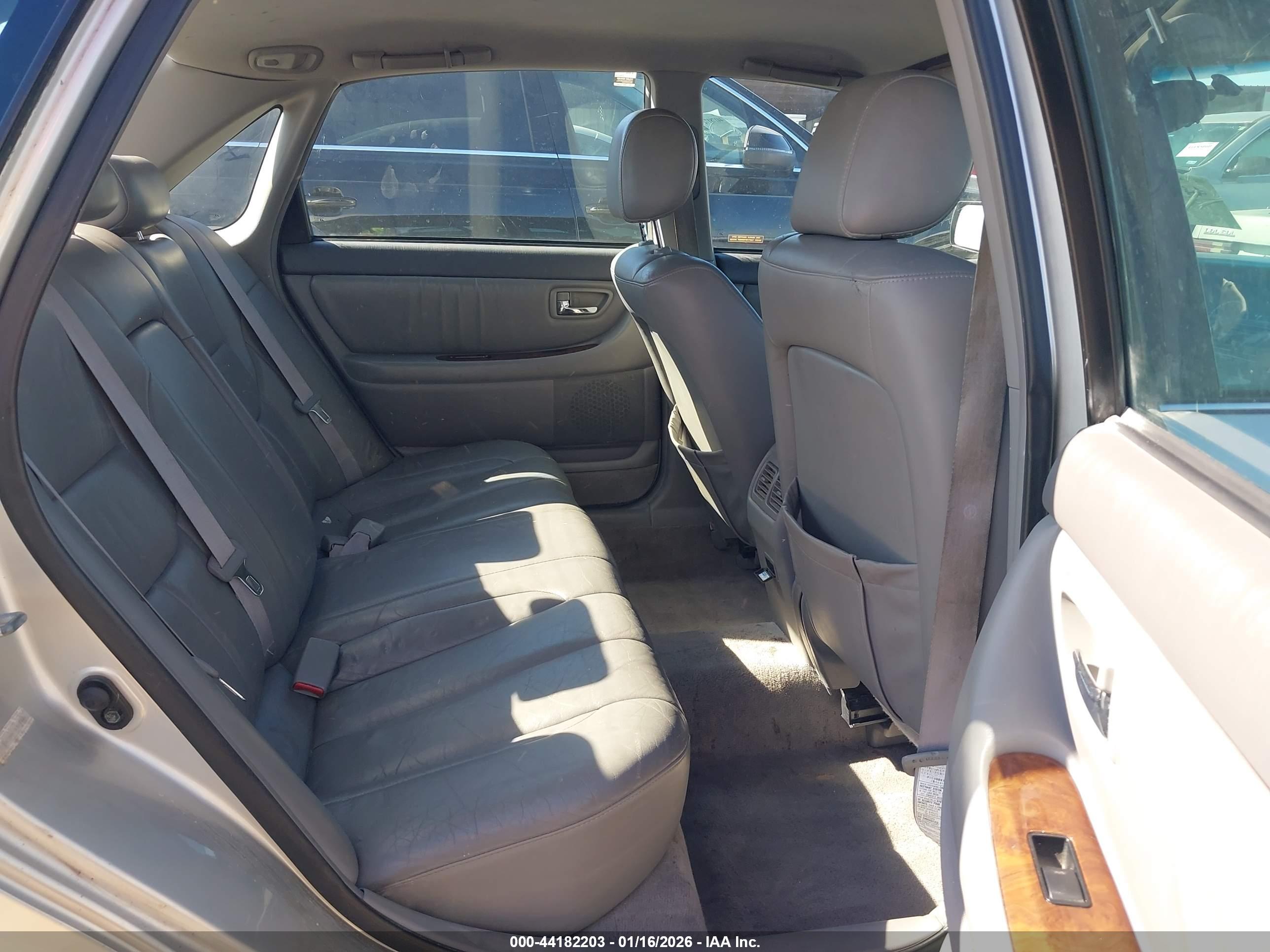 TOYOTA AVALON image 8