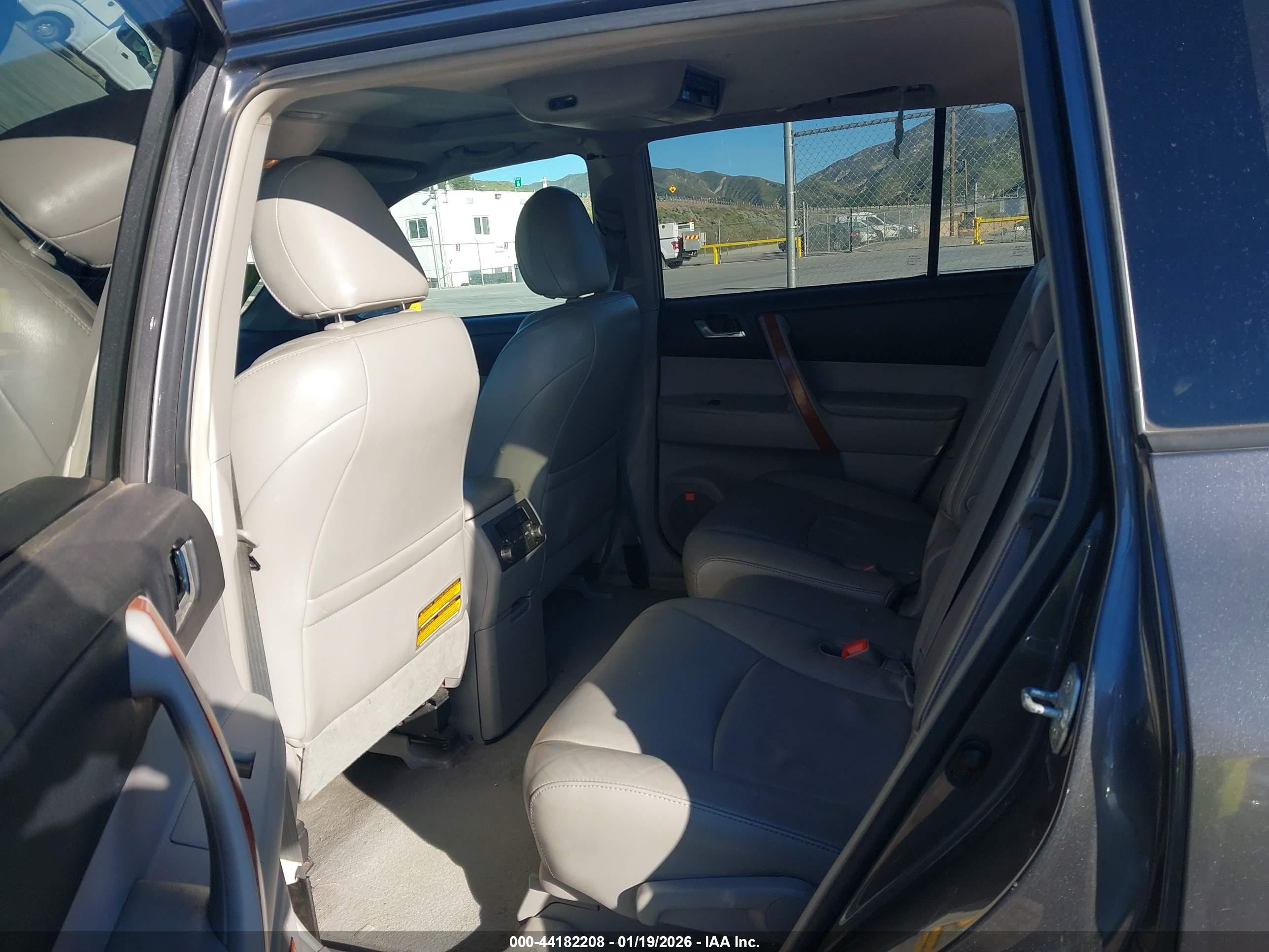 TOYOTA HIGHLANDER image 8