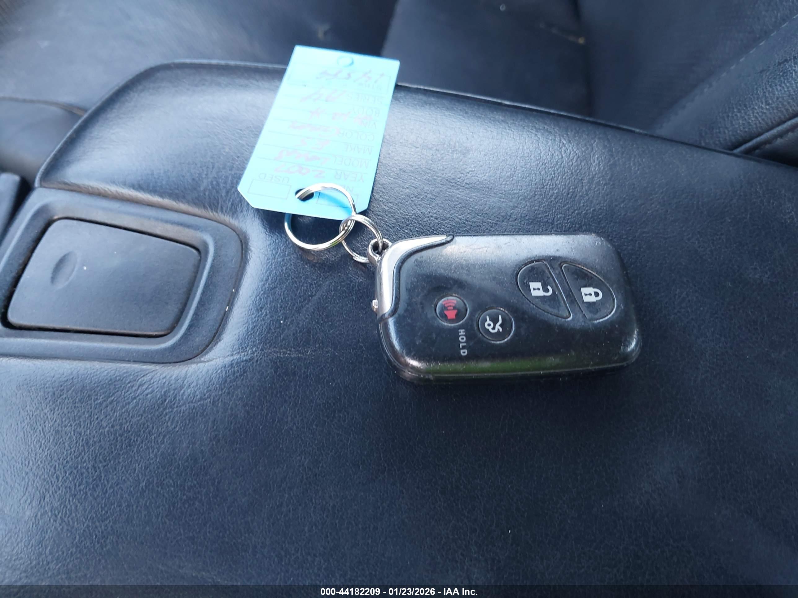 LEXUS ES image 11