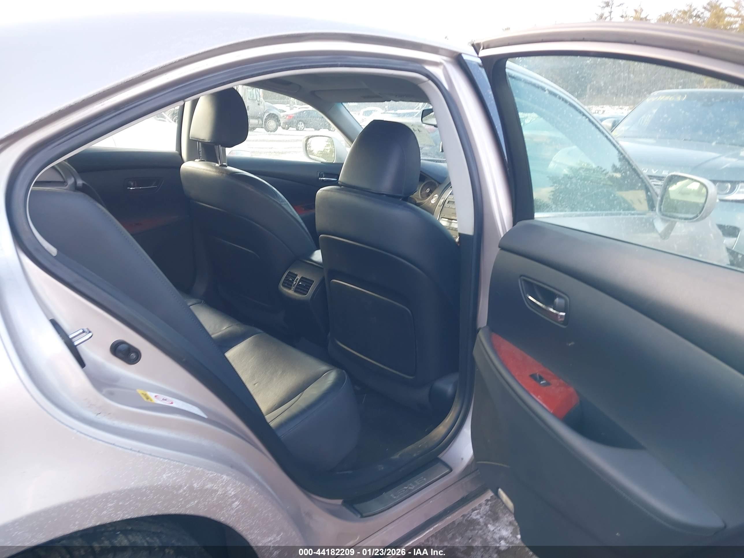 LEXUS ES image 8