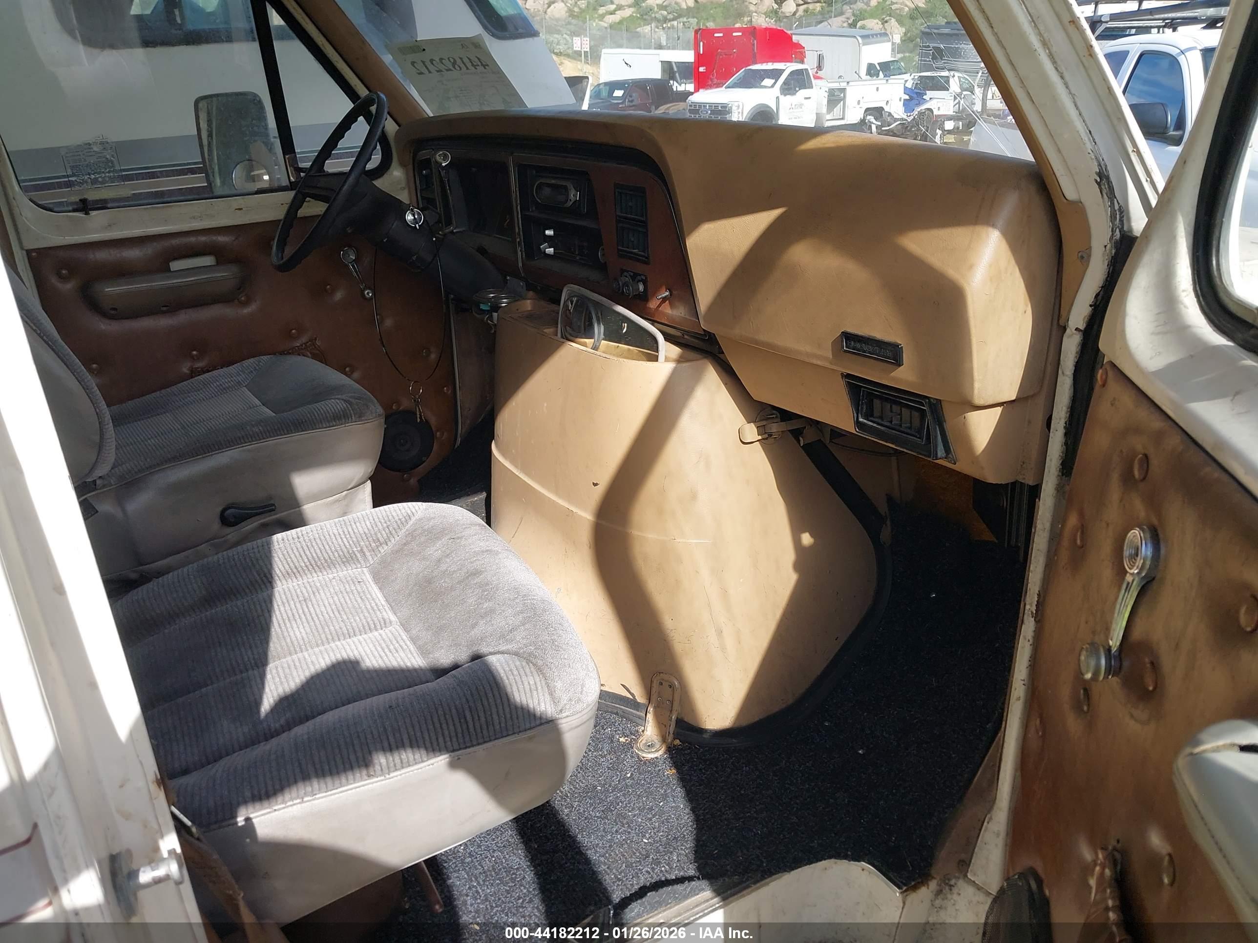 FORD ECONOLINE image 5