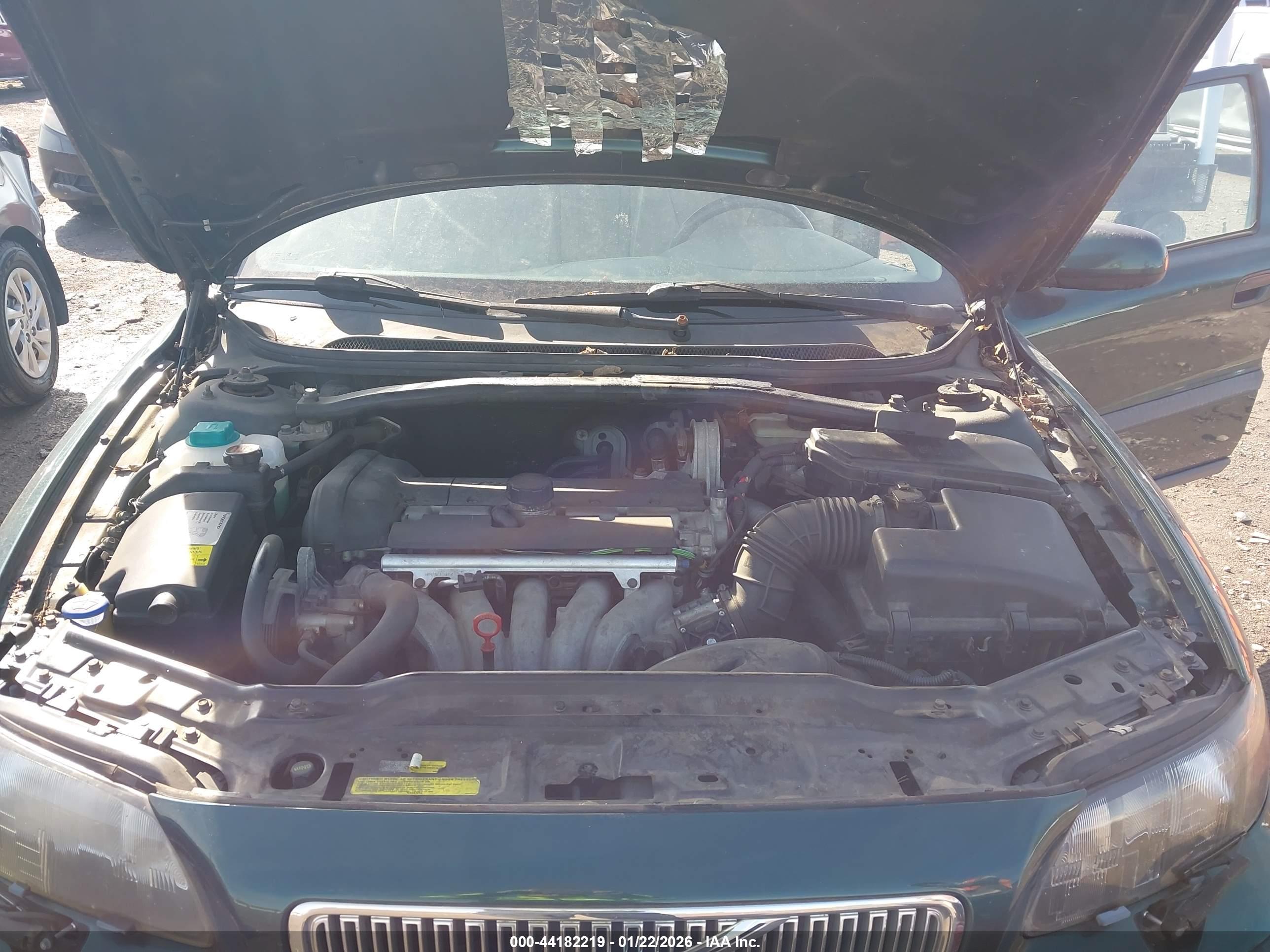 VOLVO V70 image 10