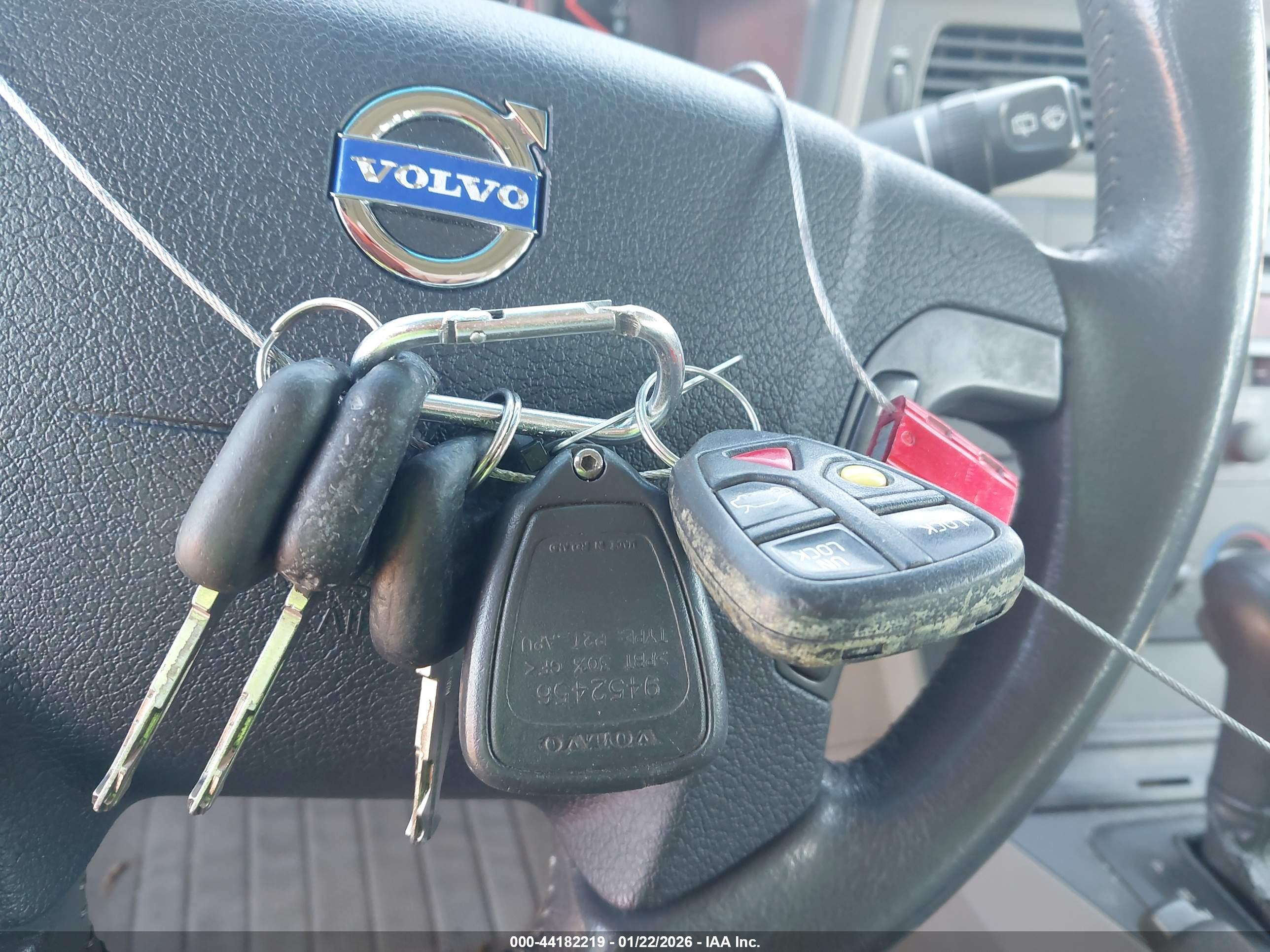 VOLVO V70 image 11