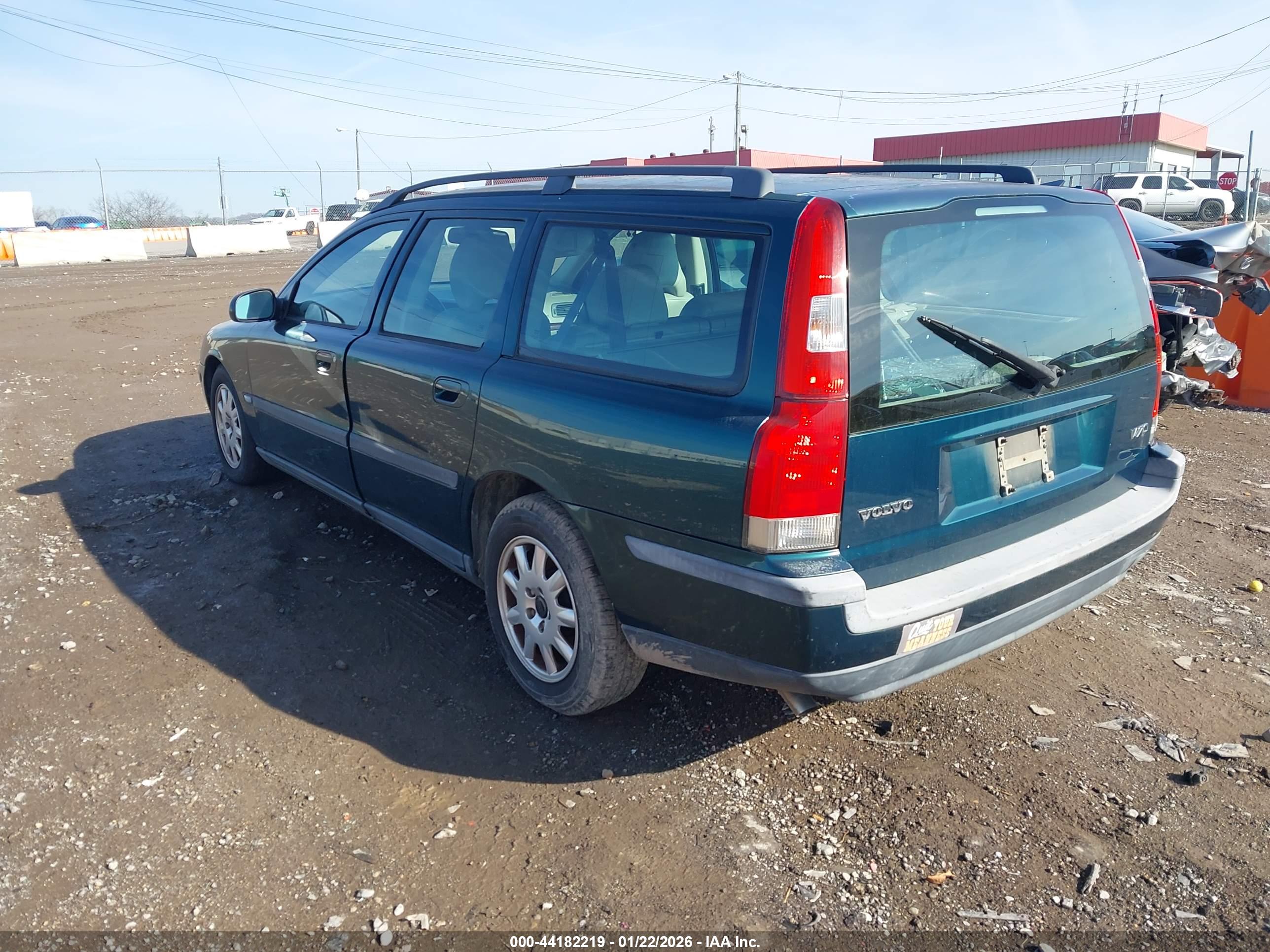 VOLVO V70 image 3