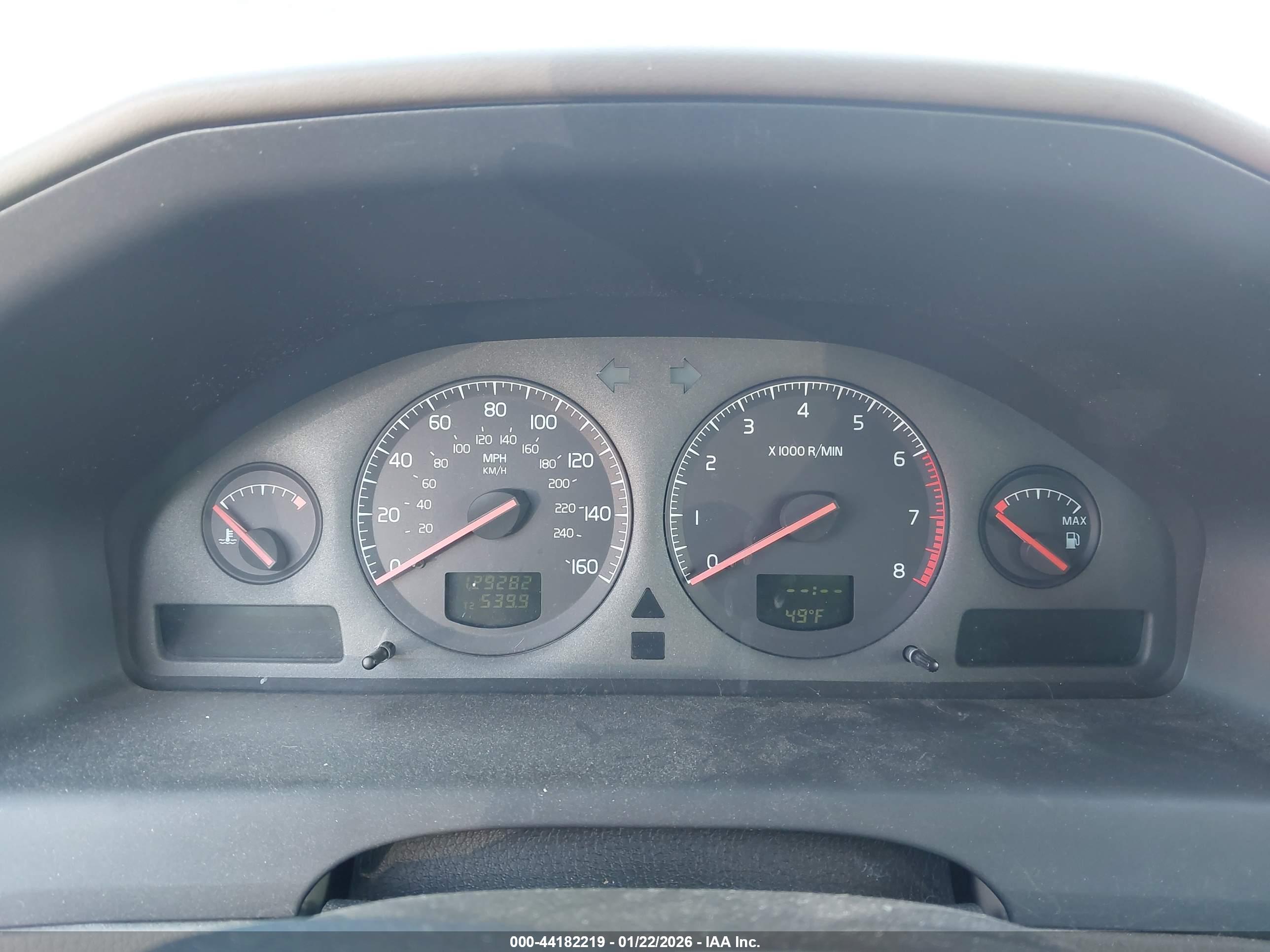 VOLVO V70 image 7