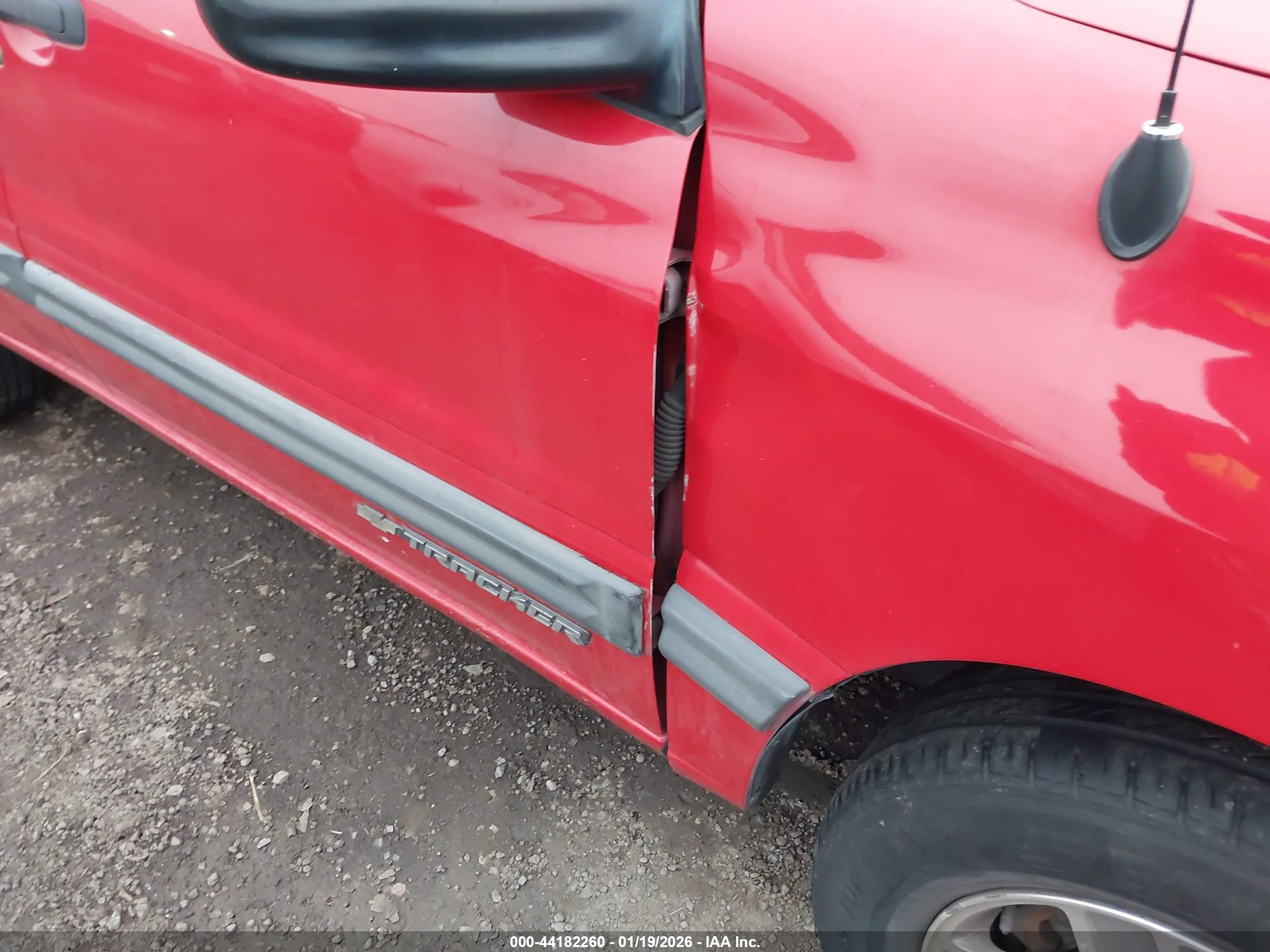 CHEVROLET TRACKER image 6