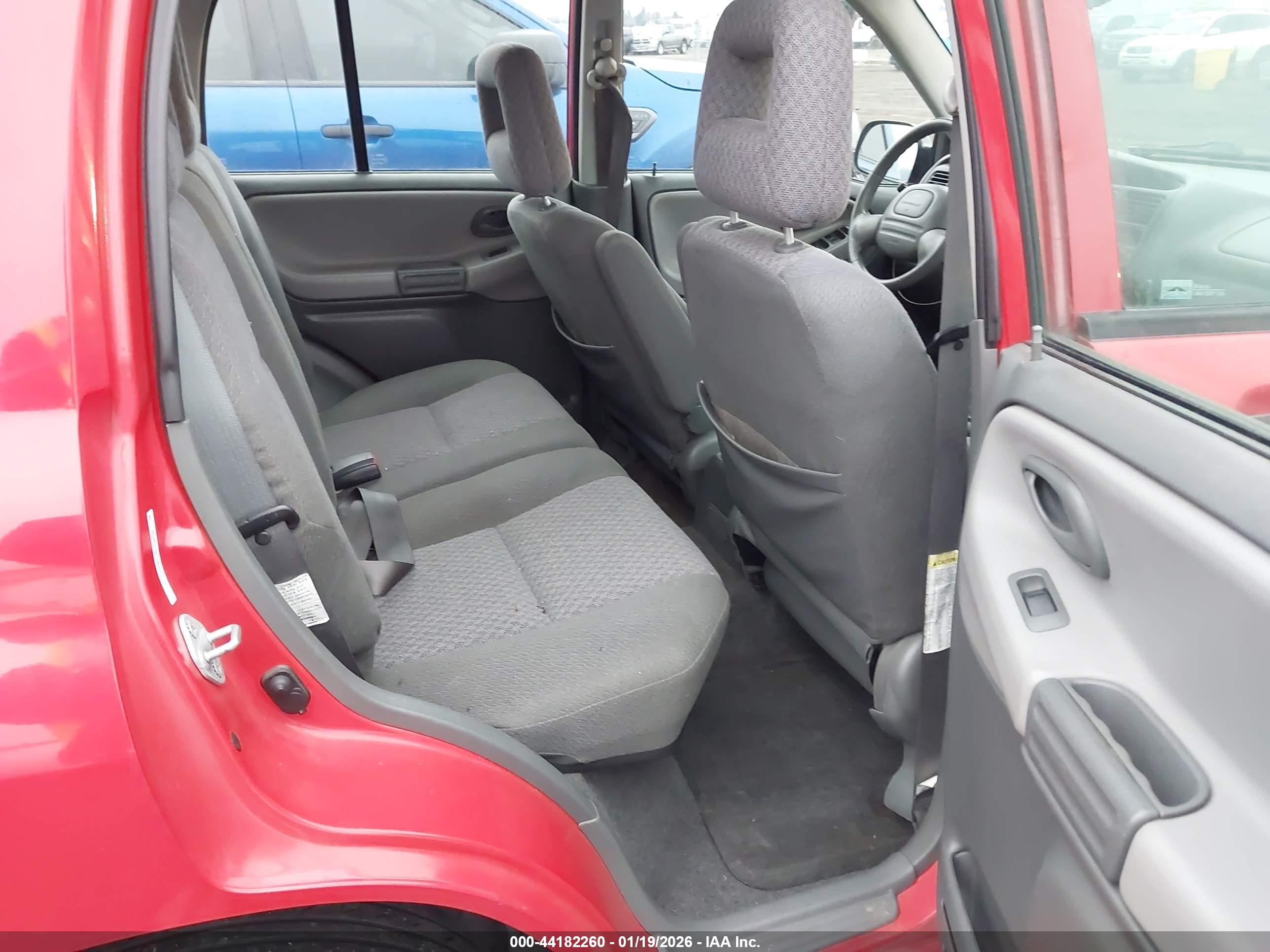 CHEVROLET TRACKER image 8