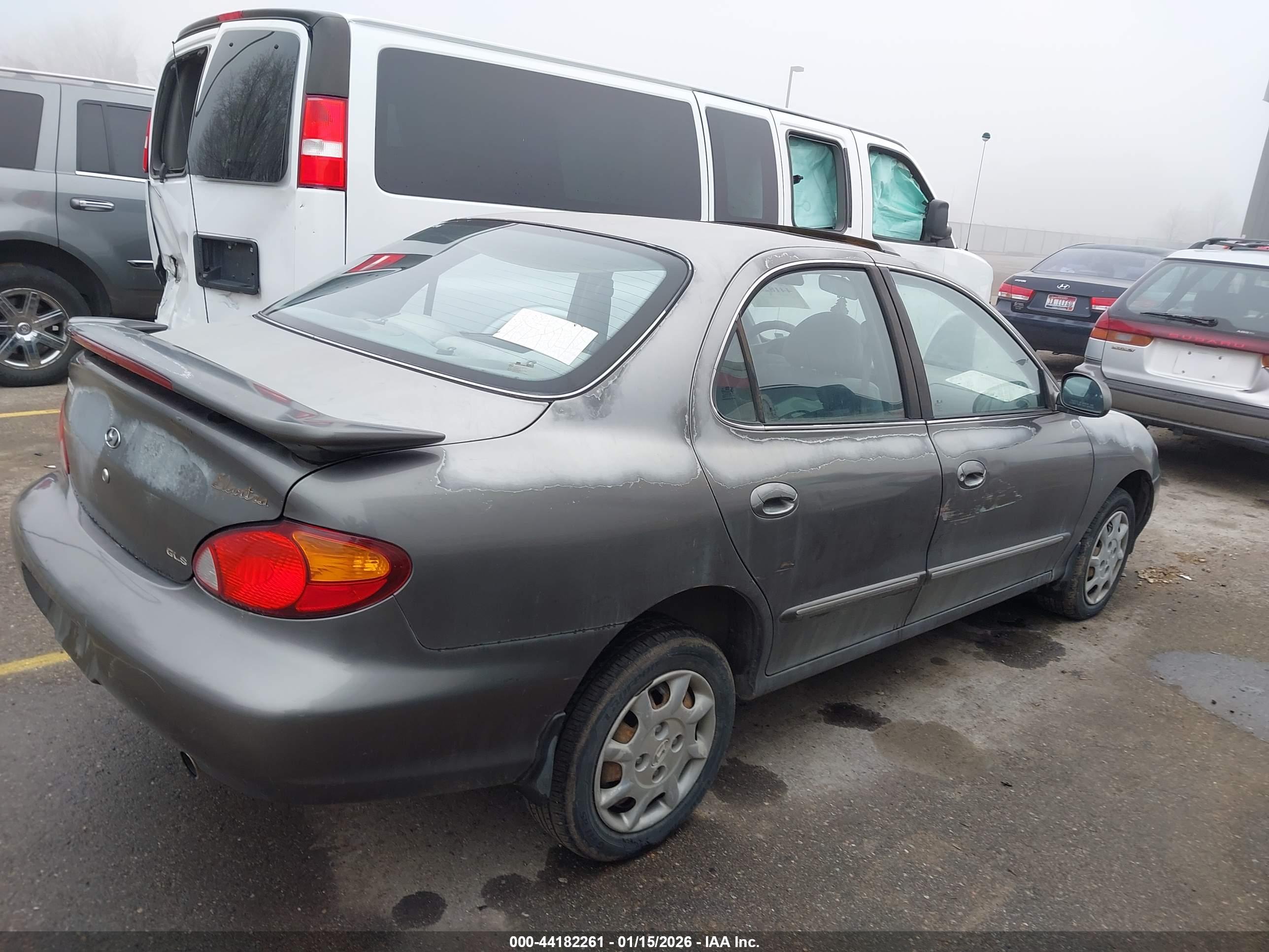 HYUNDAI ELANTRA image 4