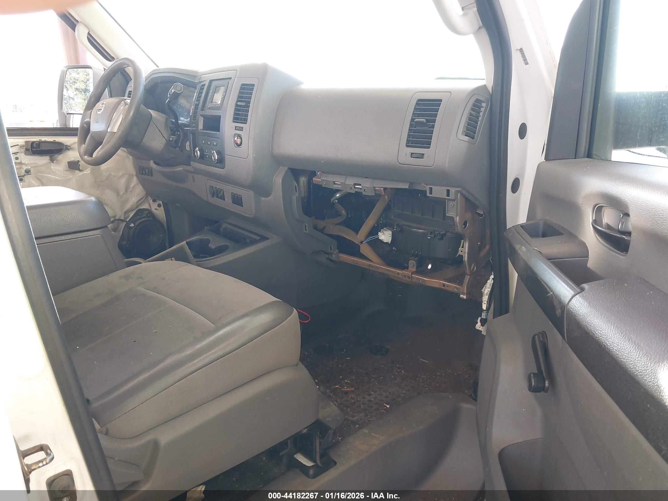 NISSAN NV image 5