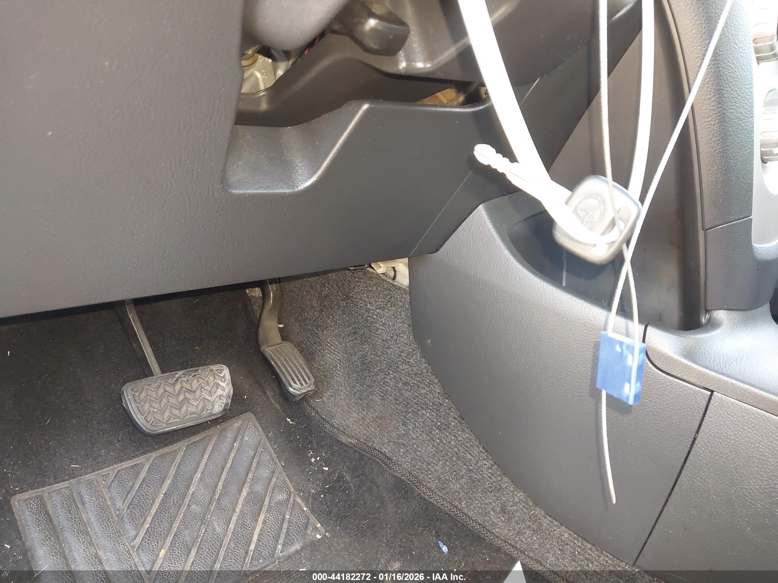 TOYOTA YARIS image 11