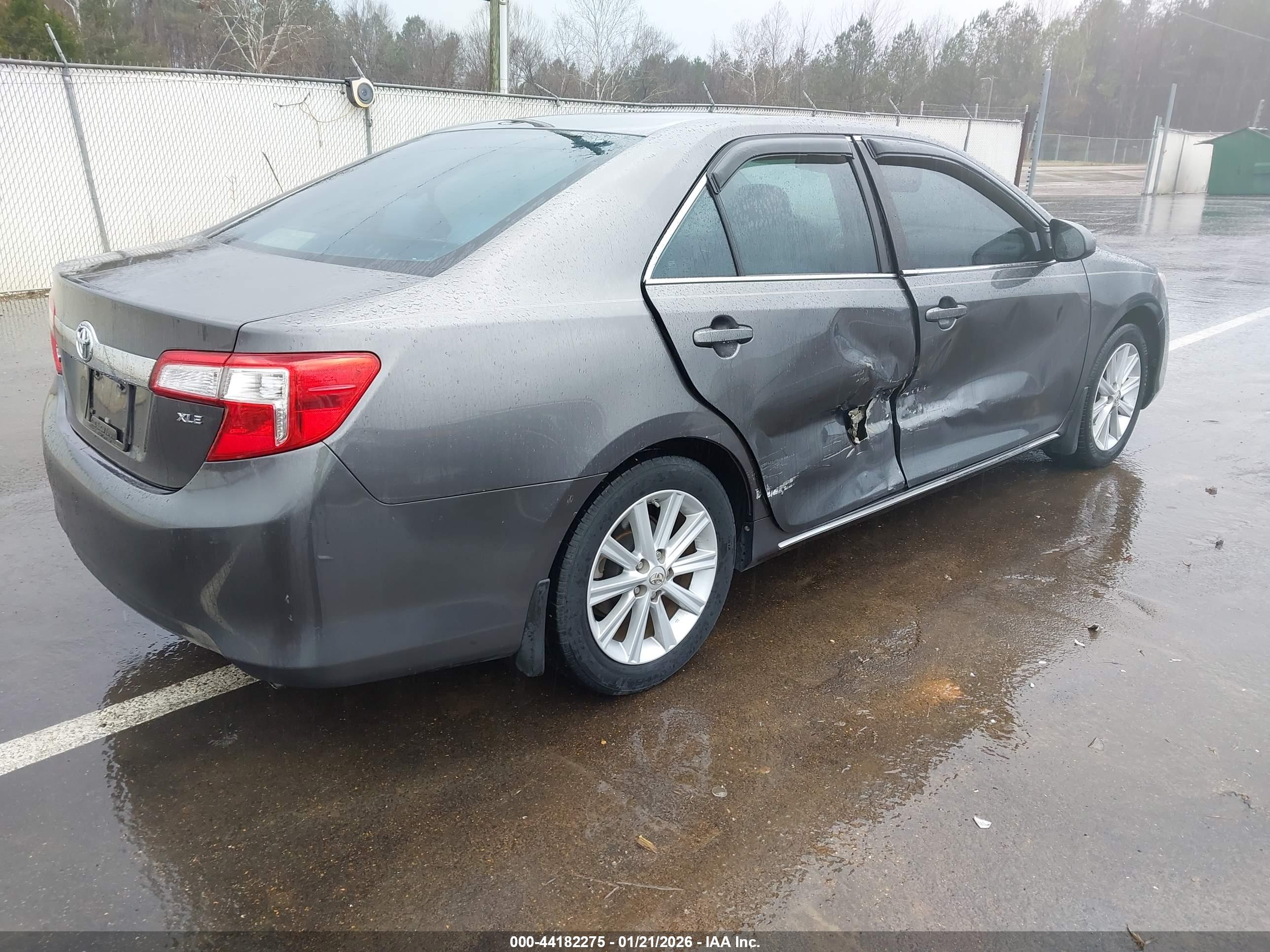 TOYOTA CAMRY image 4