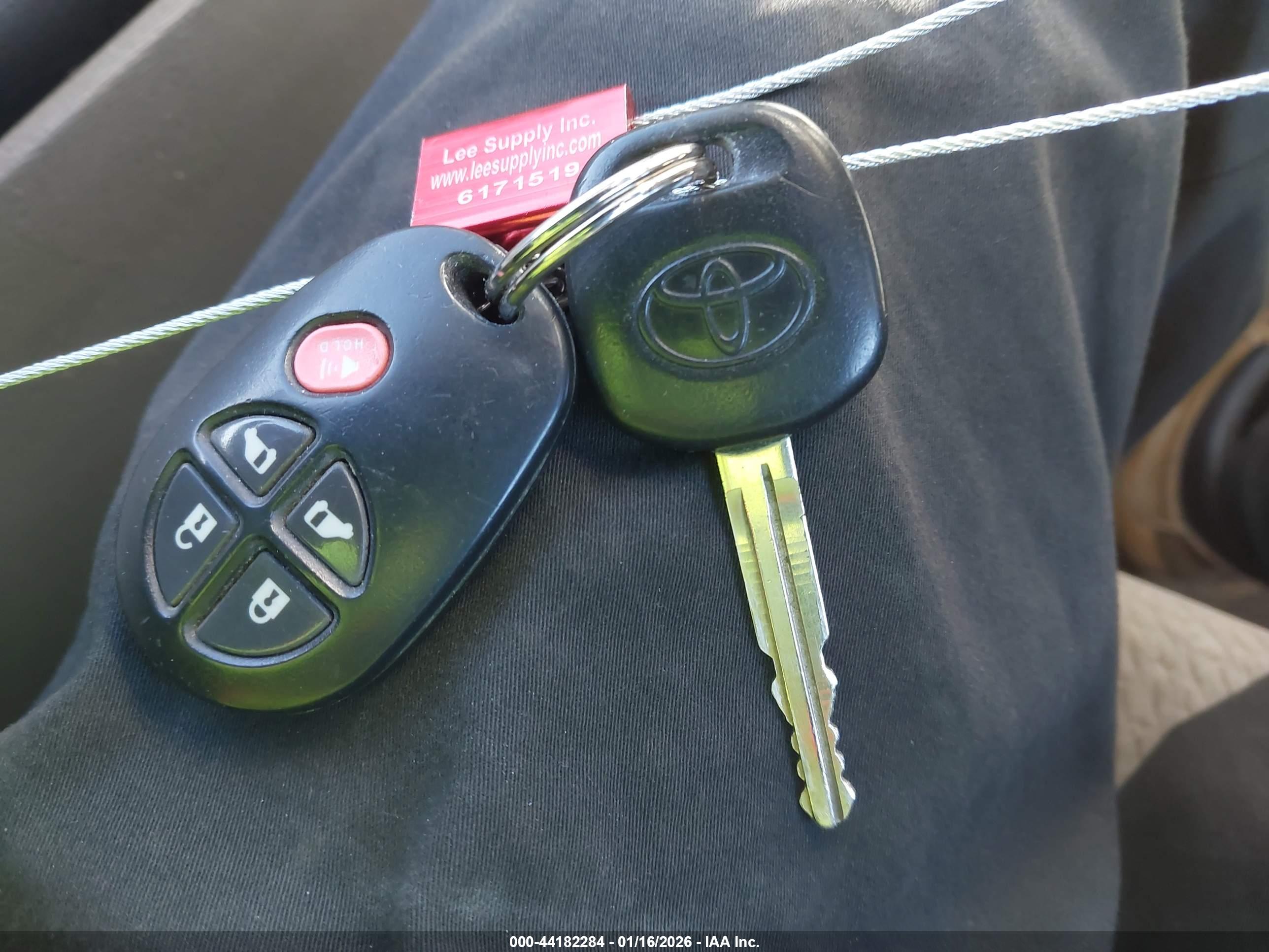 TOYOTA SIENNA image 11