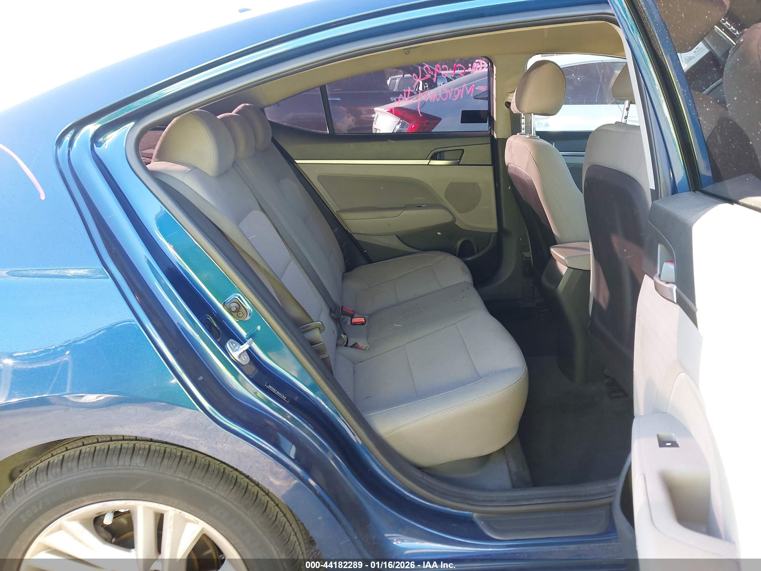 HYUNDAI ELANTRA image 8