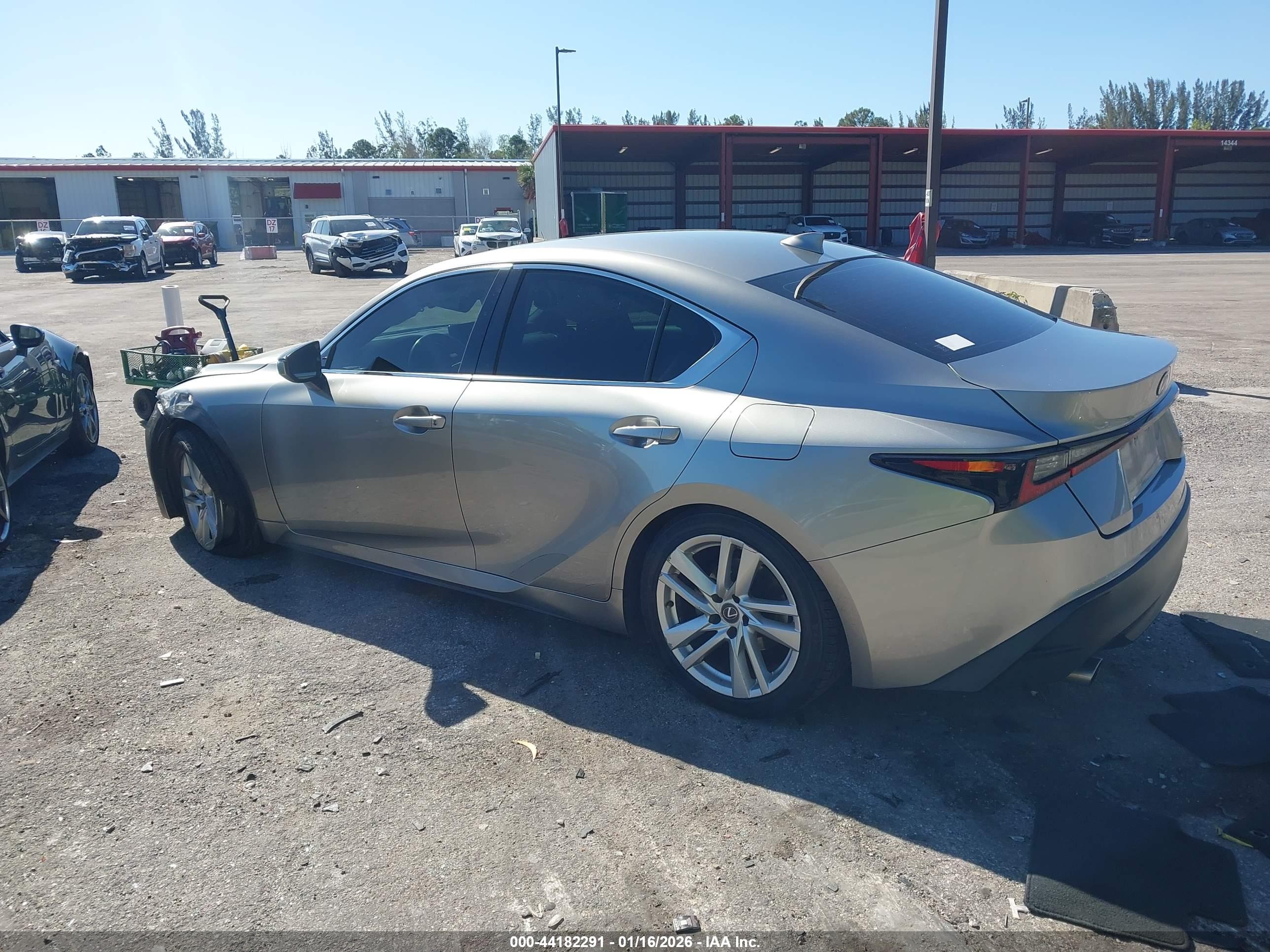 LEXUS IS image 3