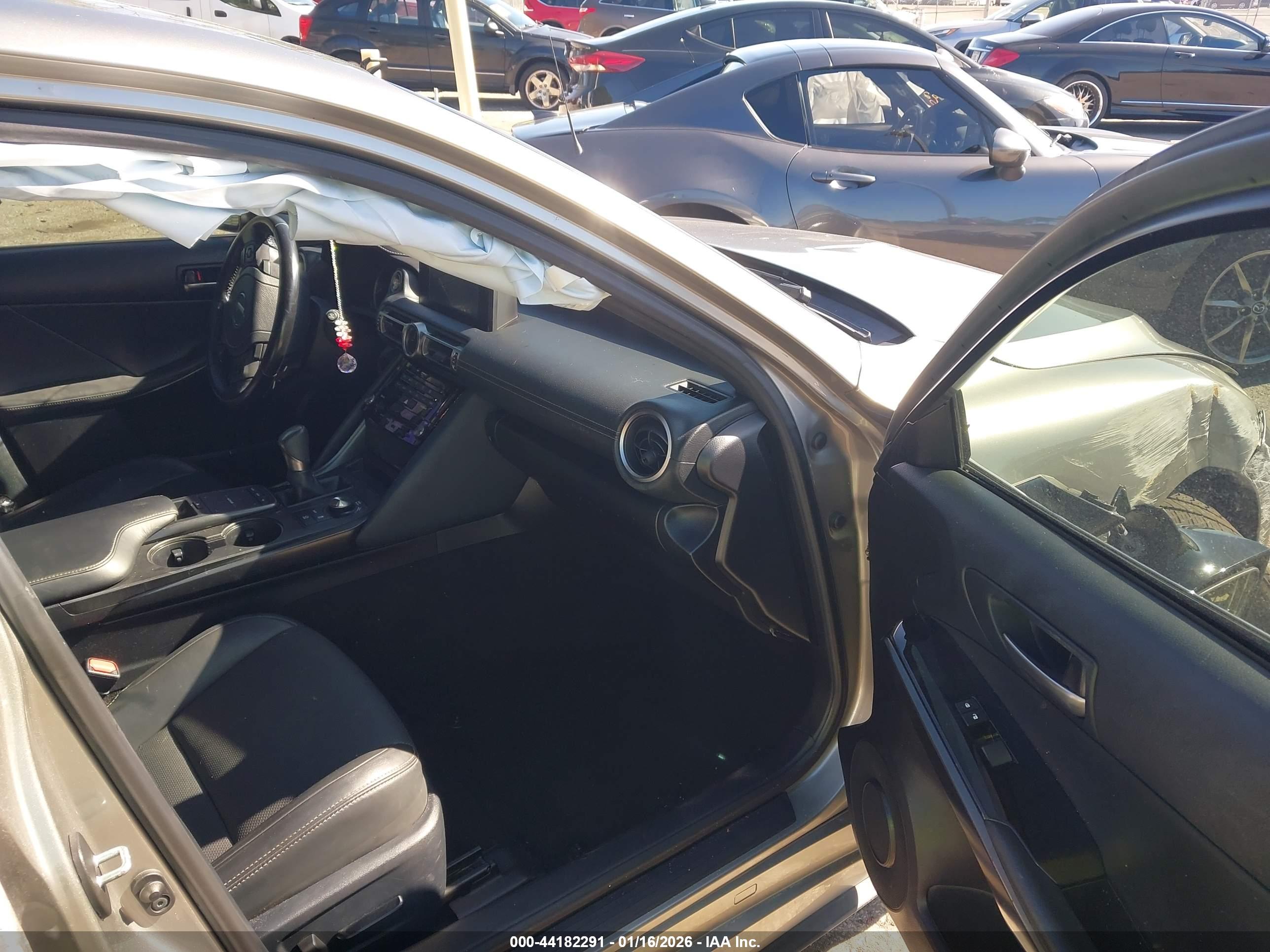 LEXUS IS image 5