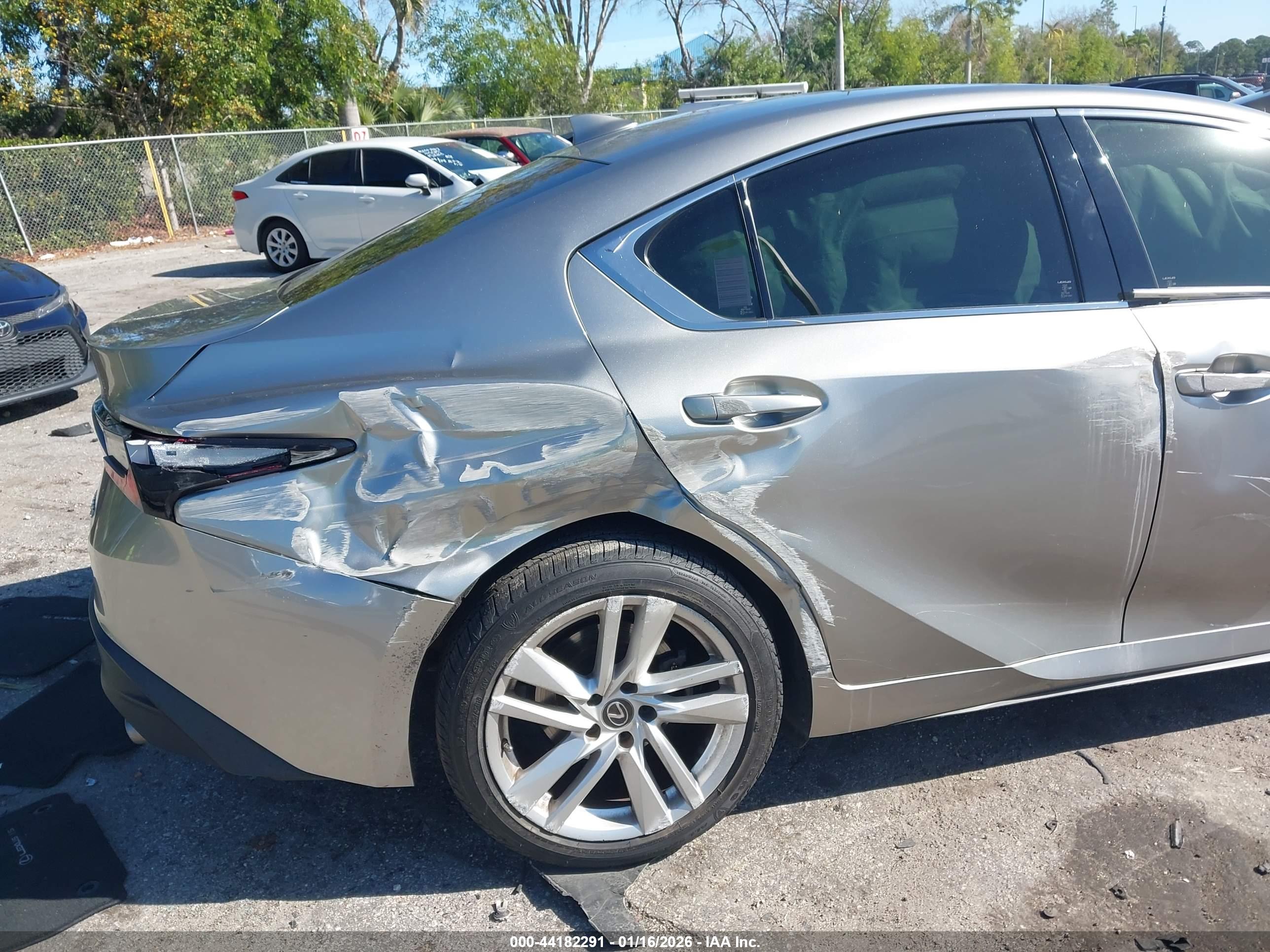 LEXUS IS image 6