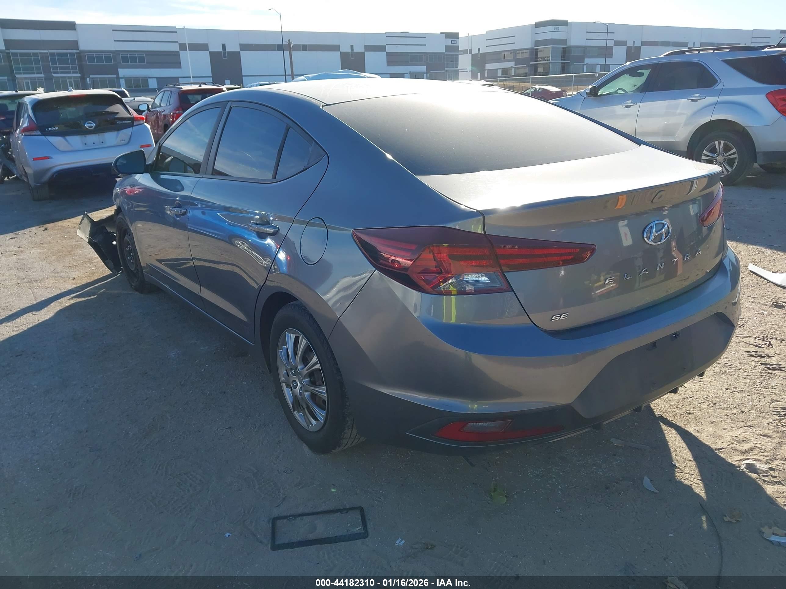 HYUNDAI ELANTRA image 3