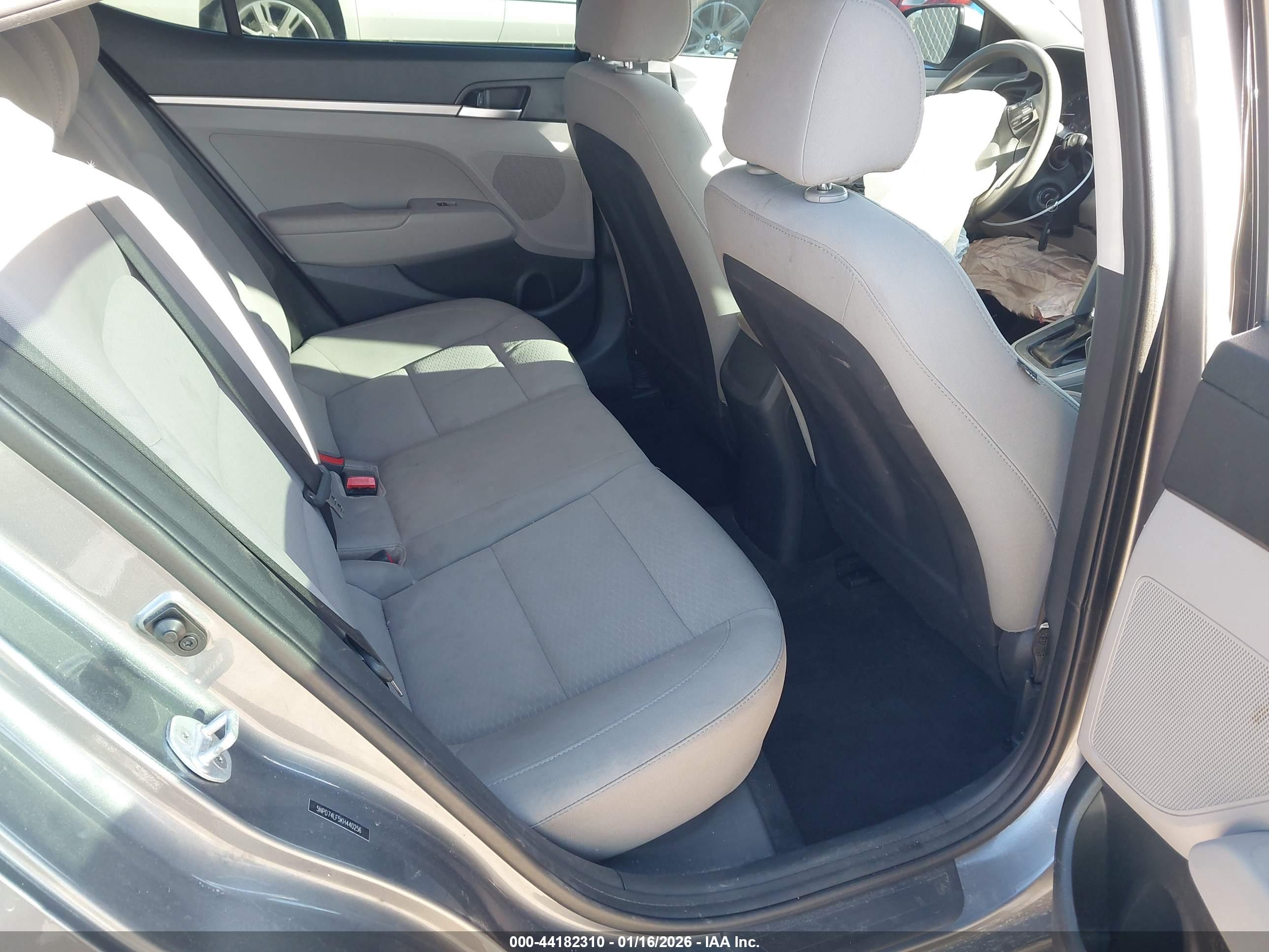 HYUNDAI ELANTRA image 8