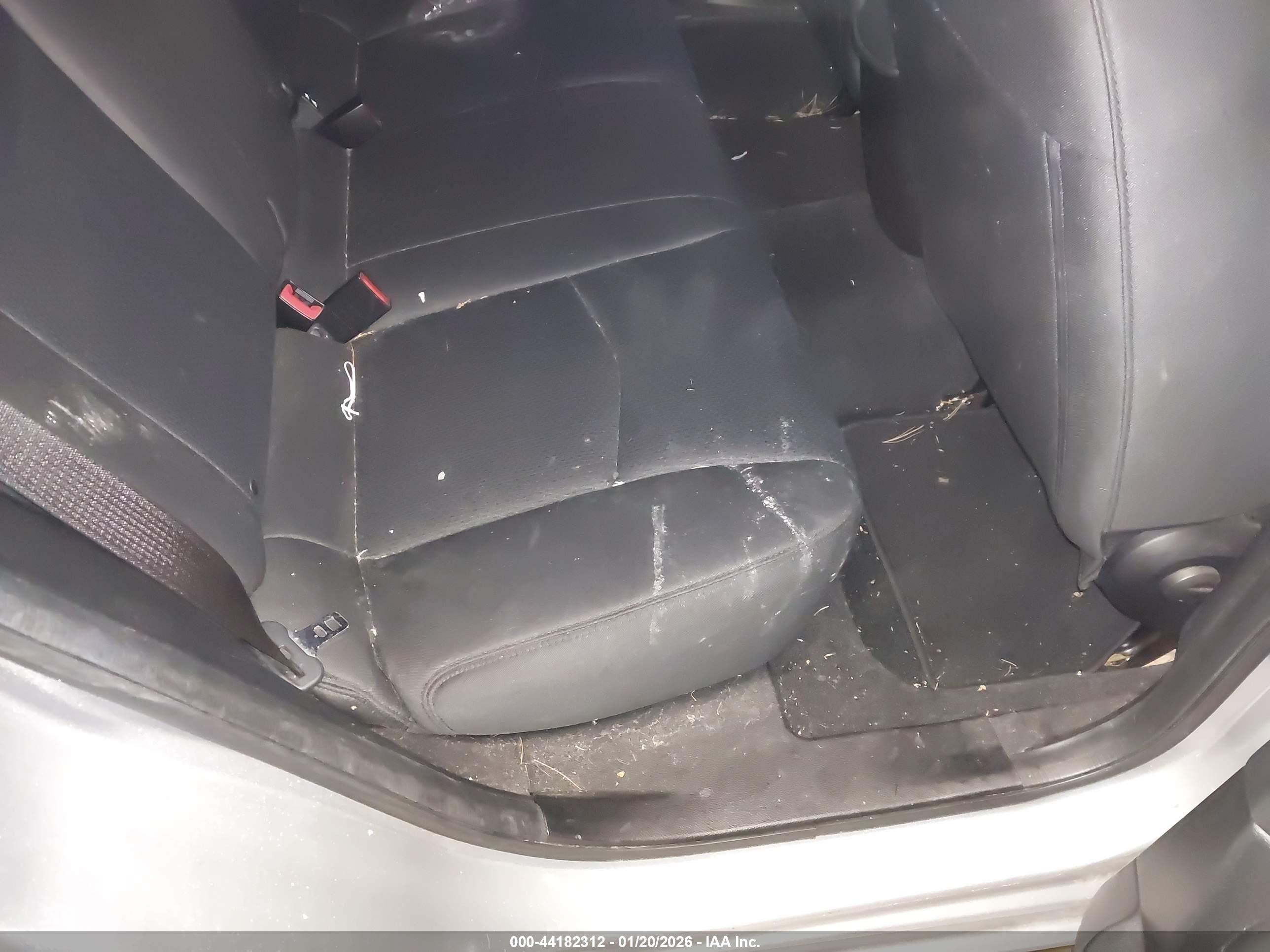 CHRYSLER 200 image 8